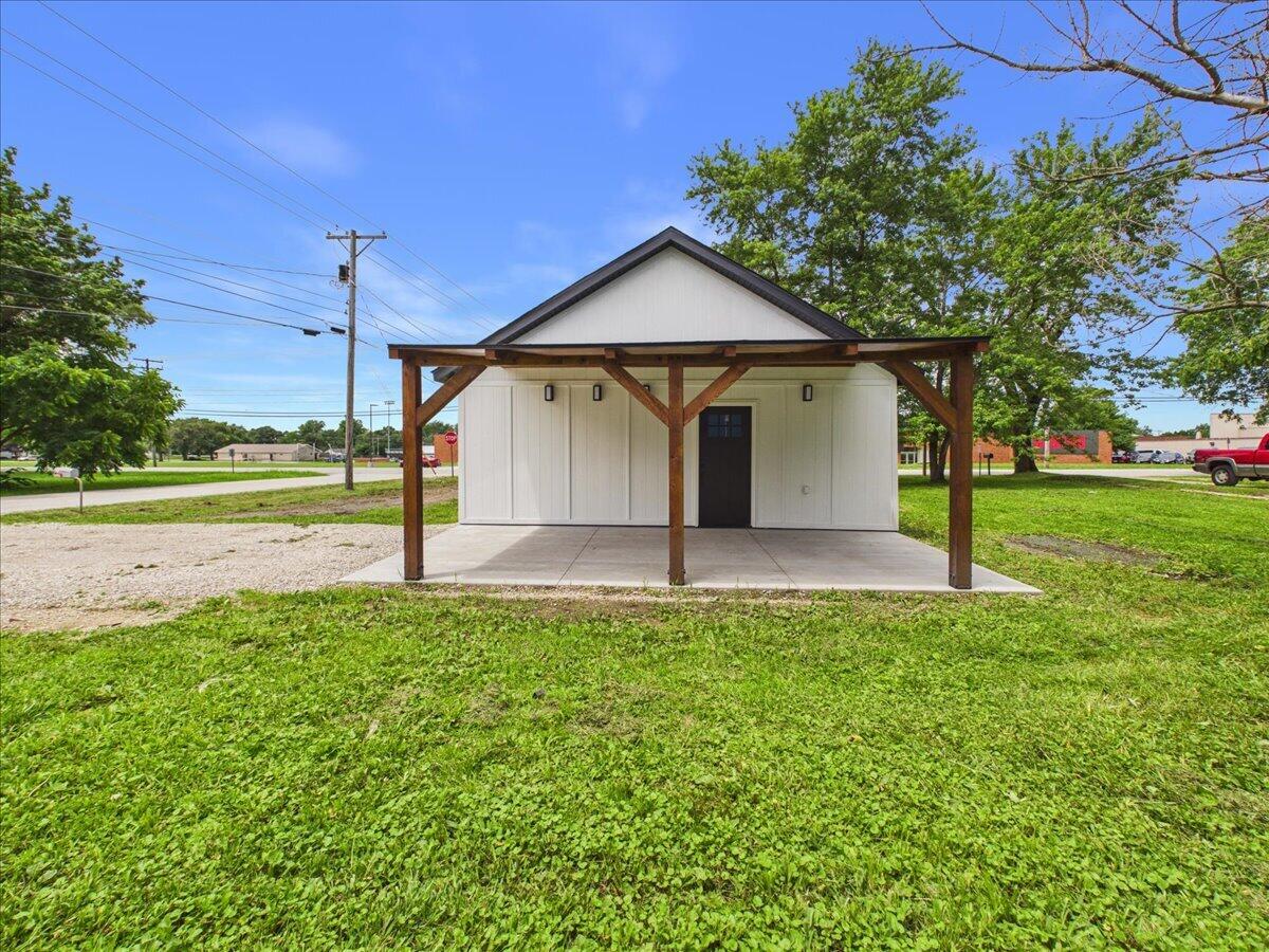 main property photo 13