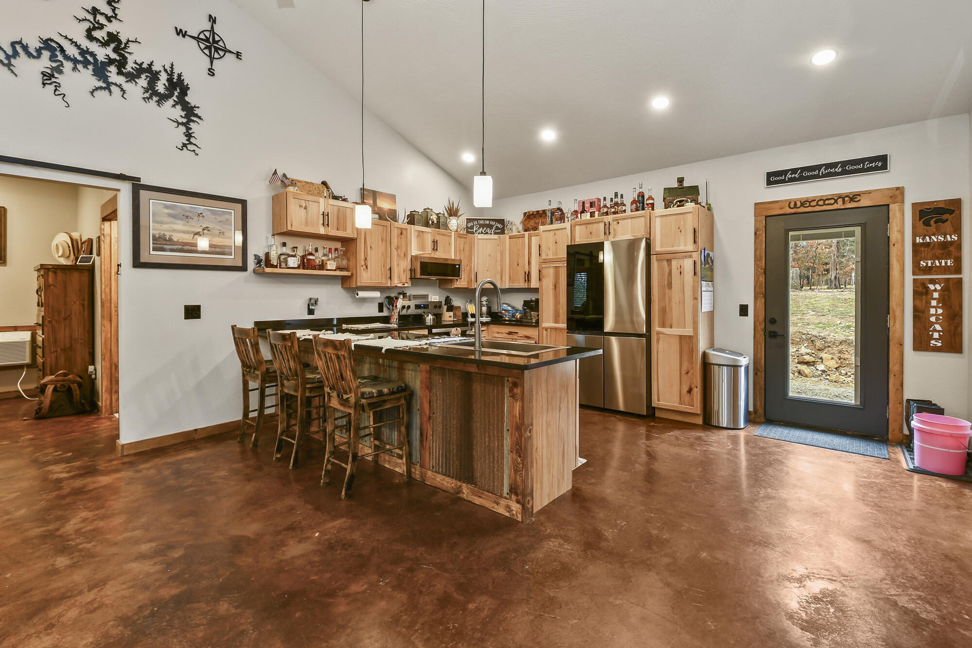 main property photo 10