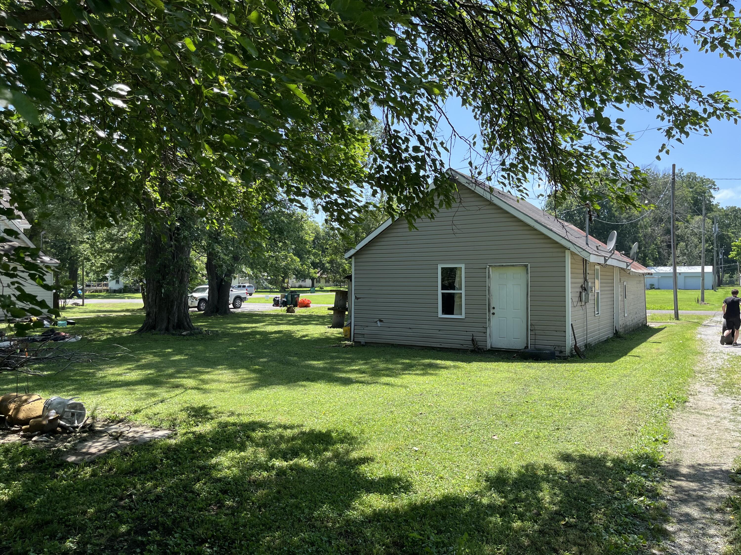 main property photo 11