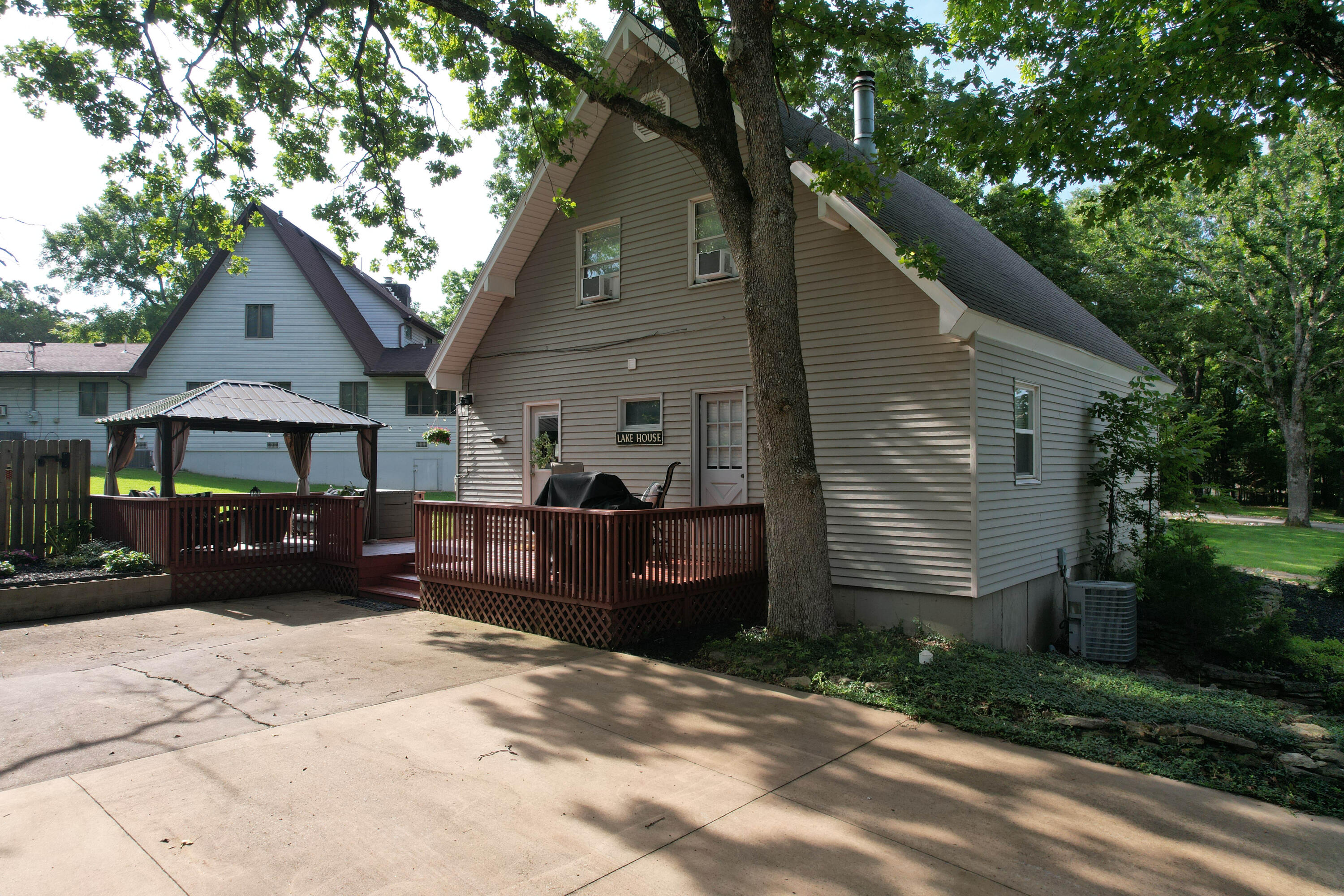 main property photo 25