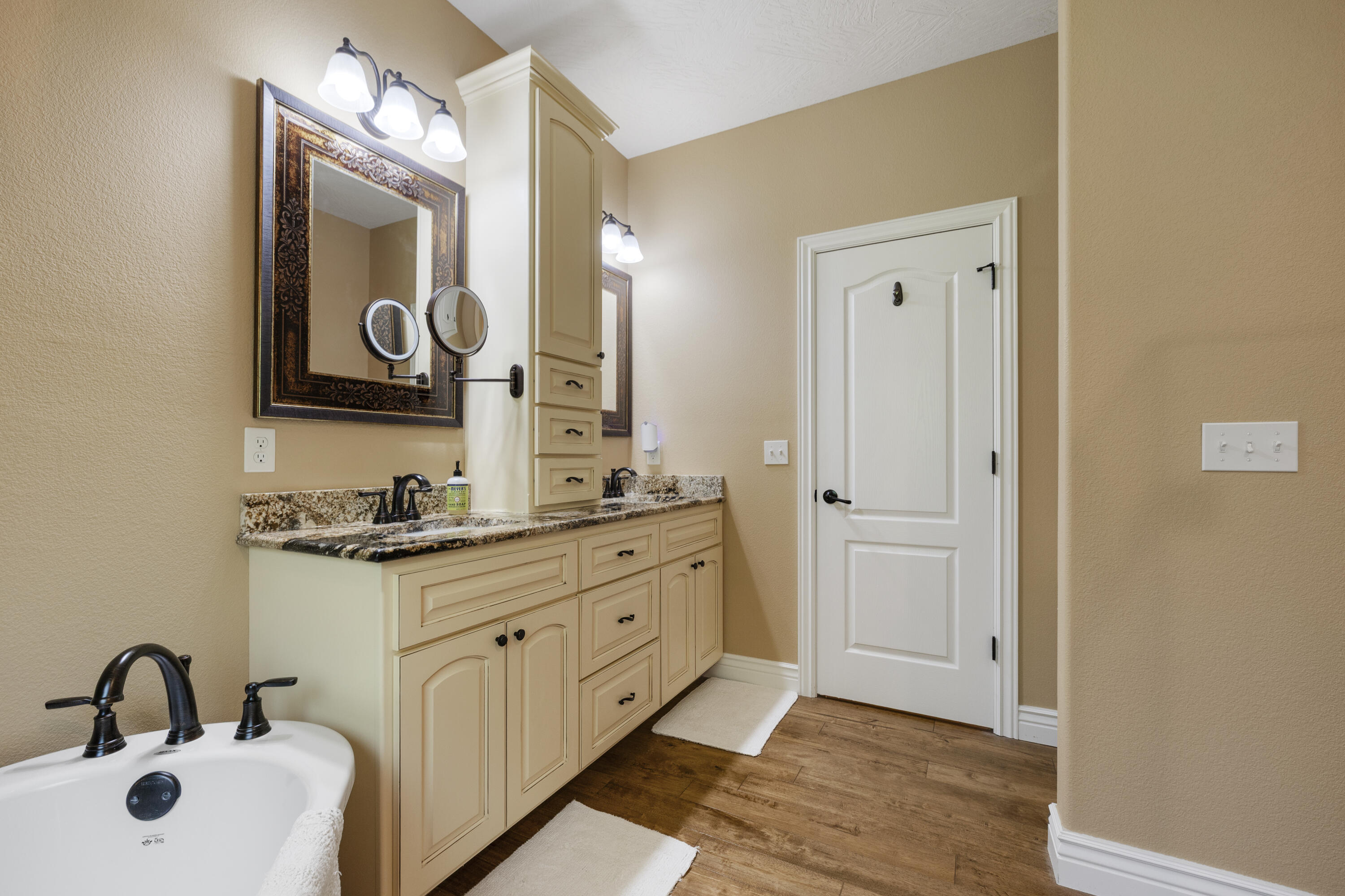 main property photo 30