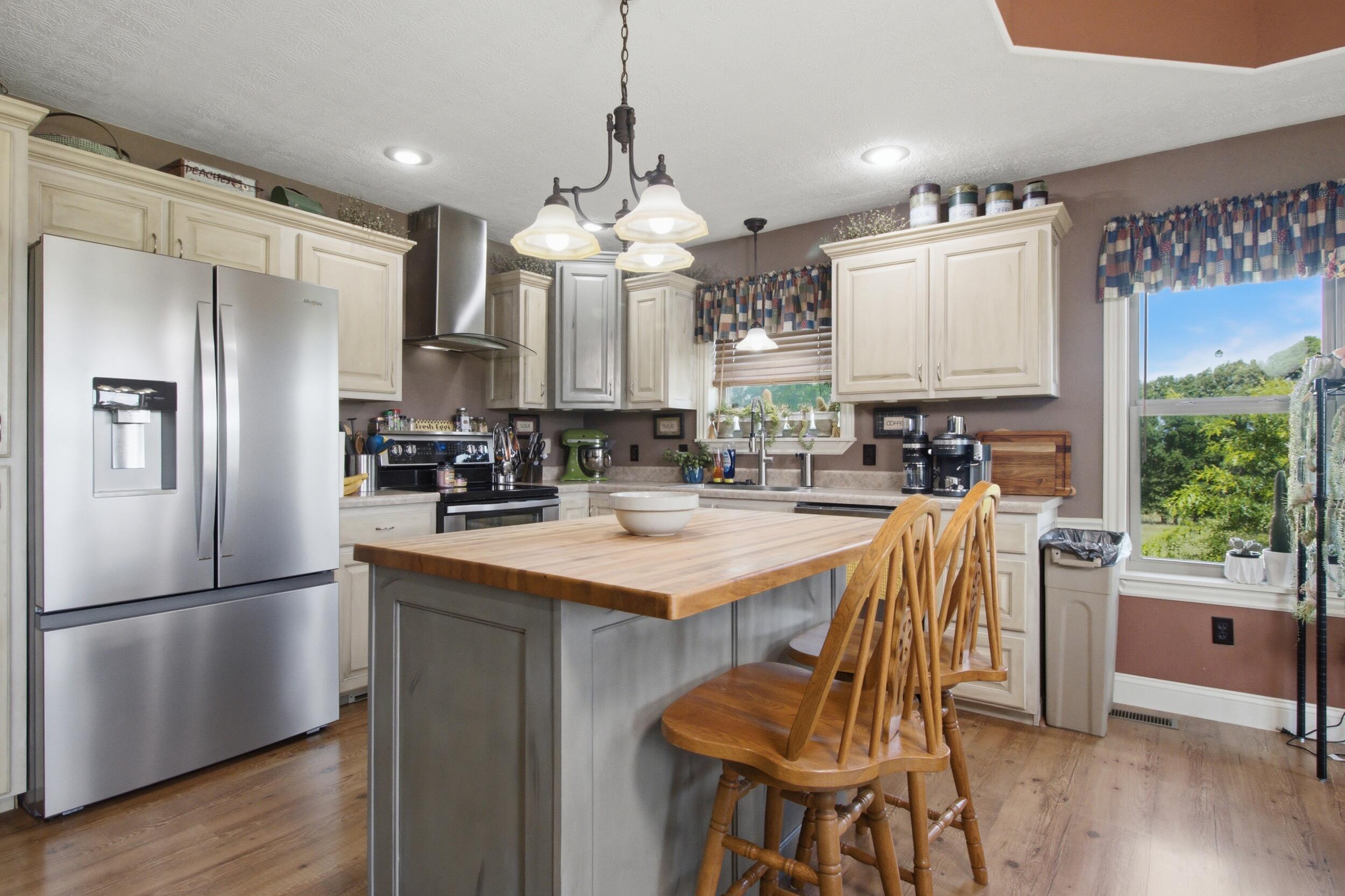 main property photo 5