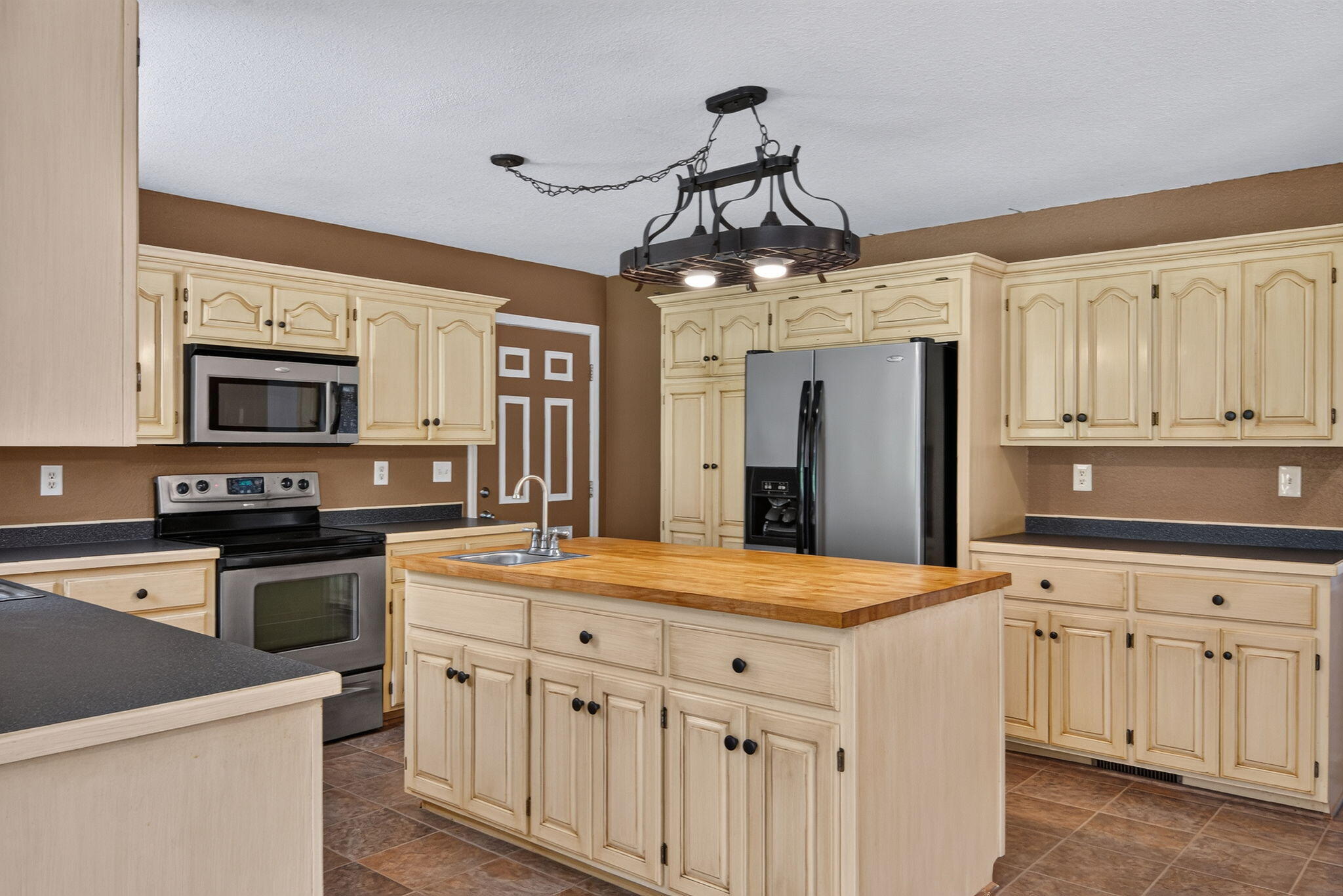 main property photo 11