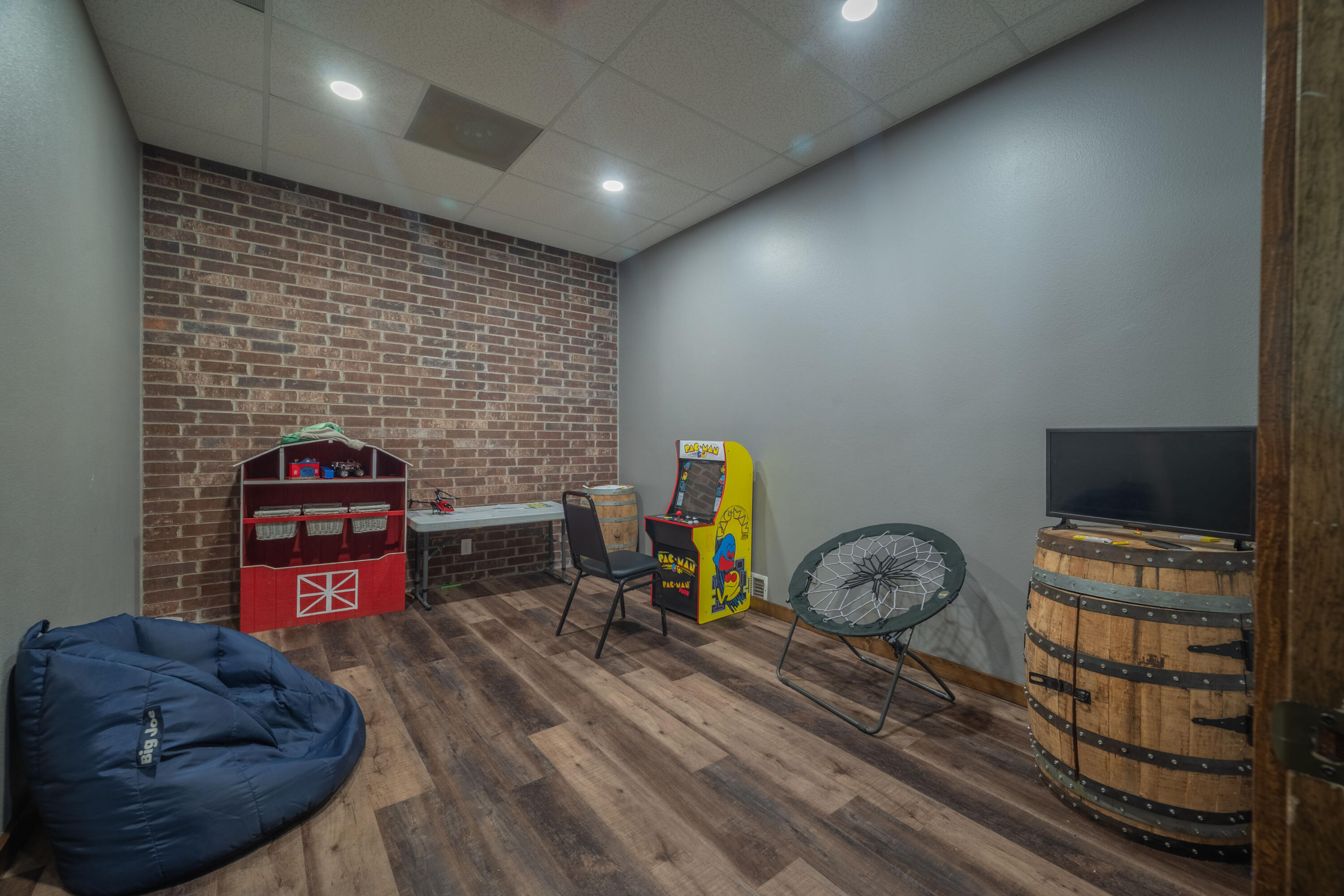 main property photo 16