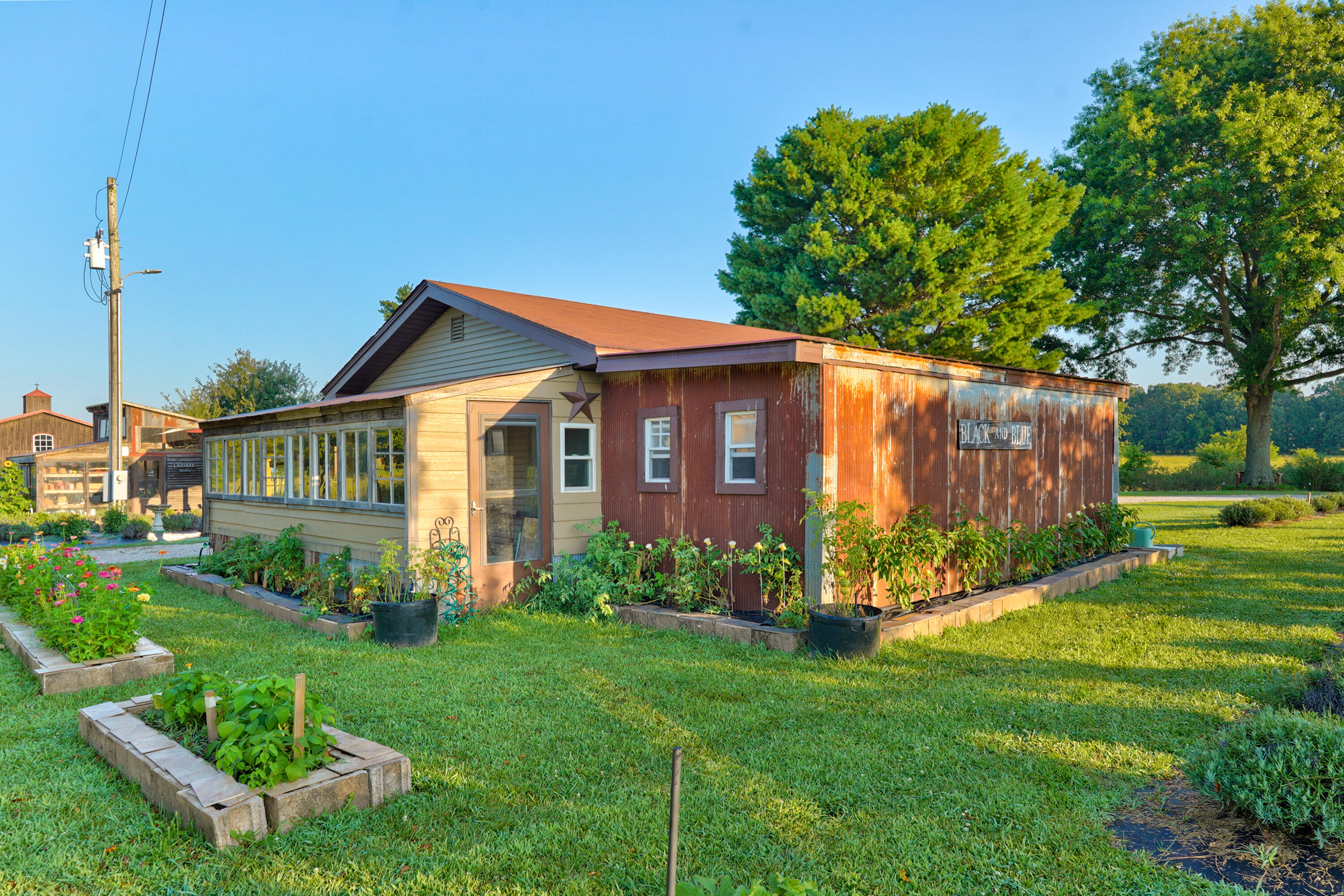 main property photo 16