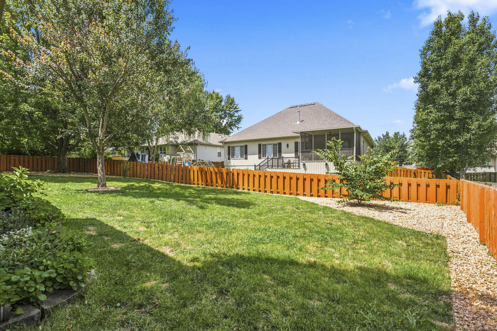 property viewer photo 35