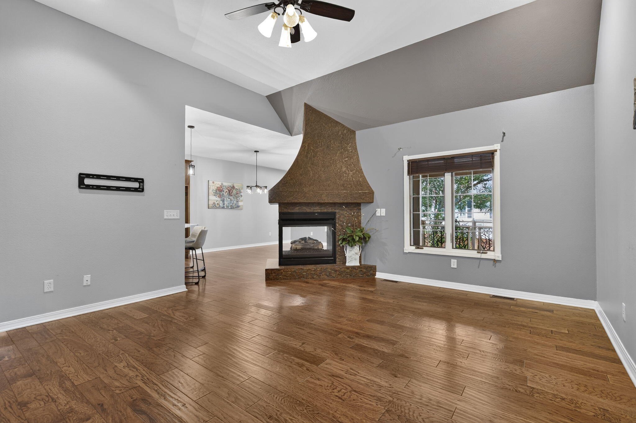 property viewer photo 7