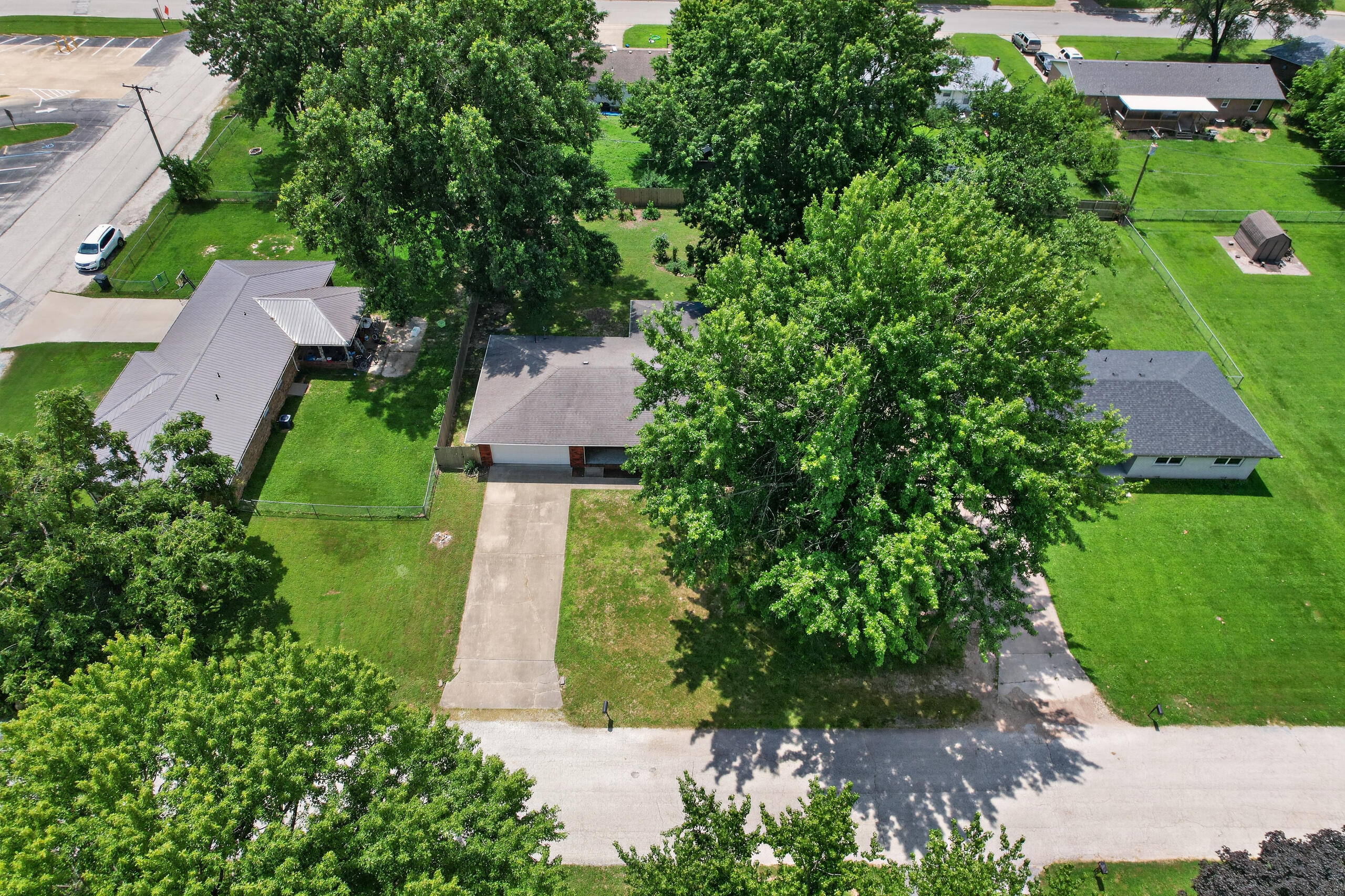 main property photo 40
