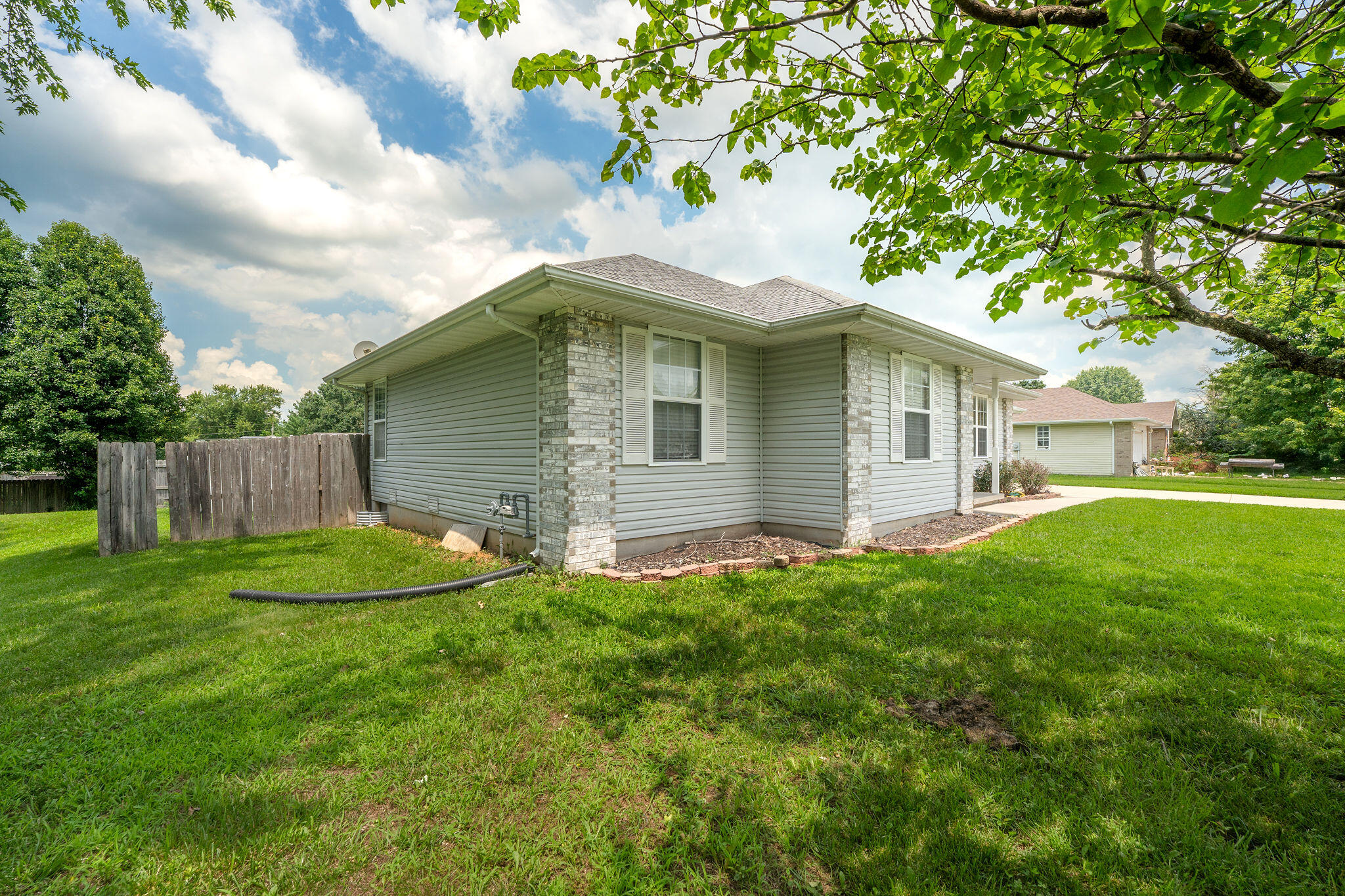 property viewer photo 2