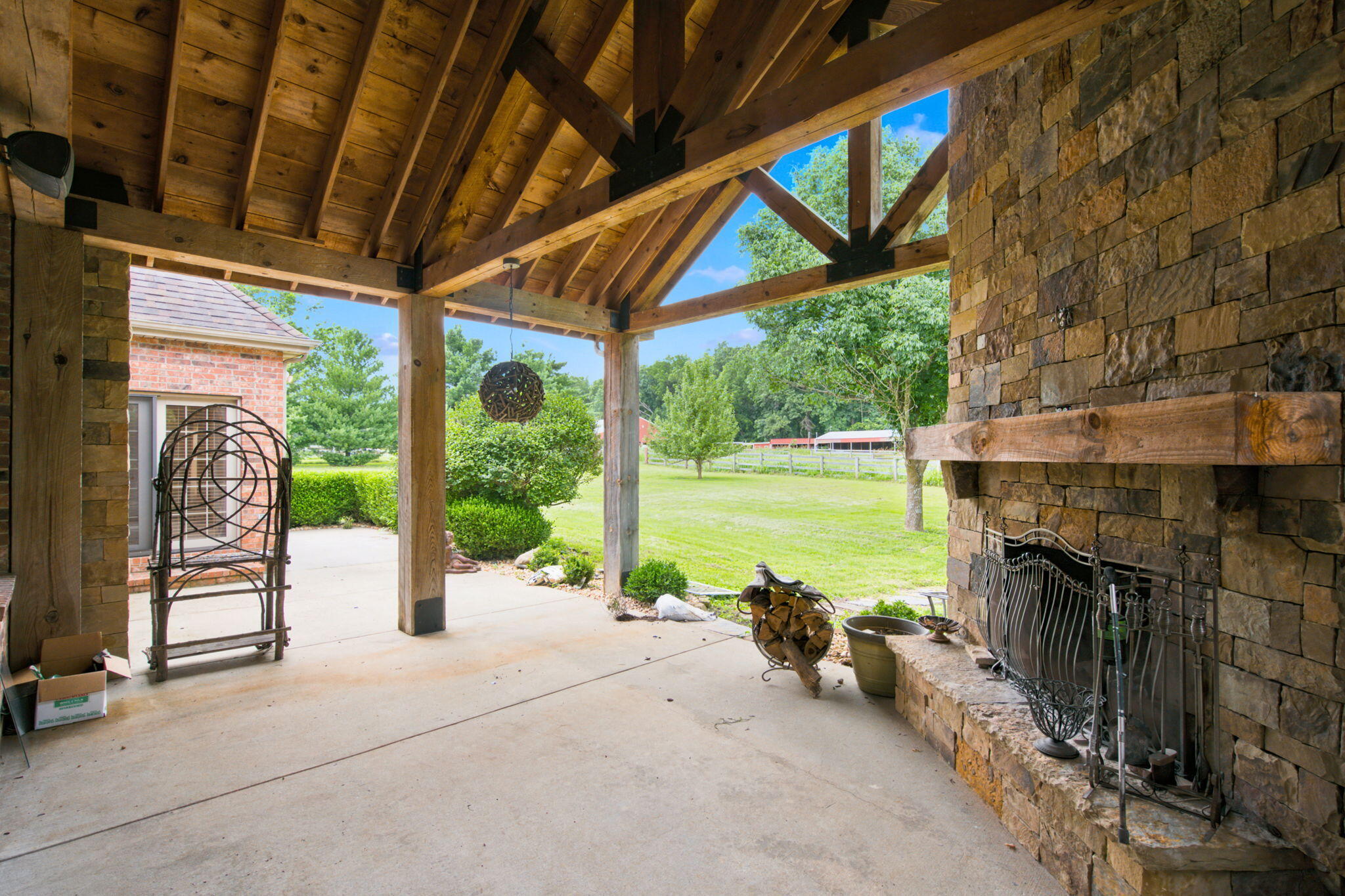 main property photo 40