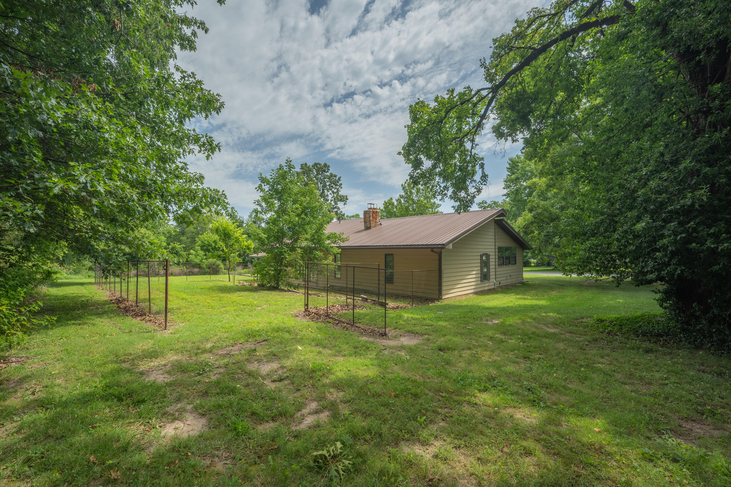 main property photo 13