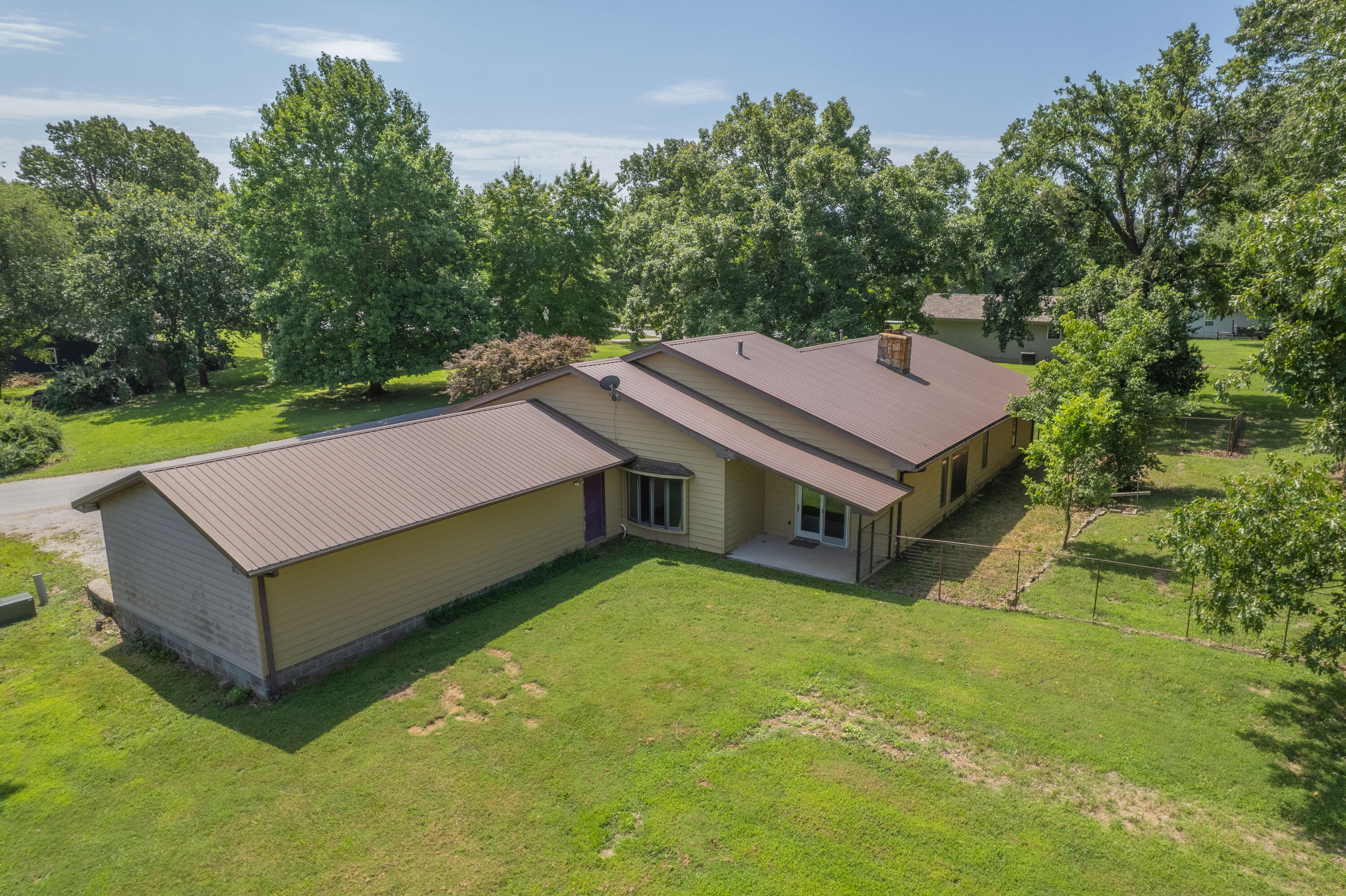 main property photo 6