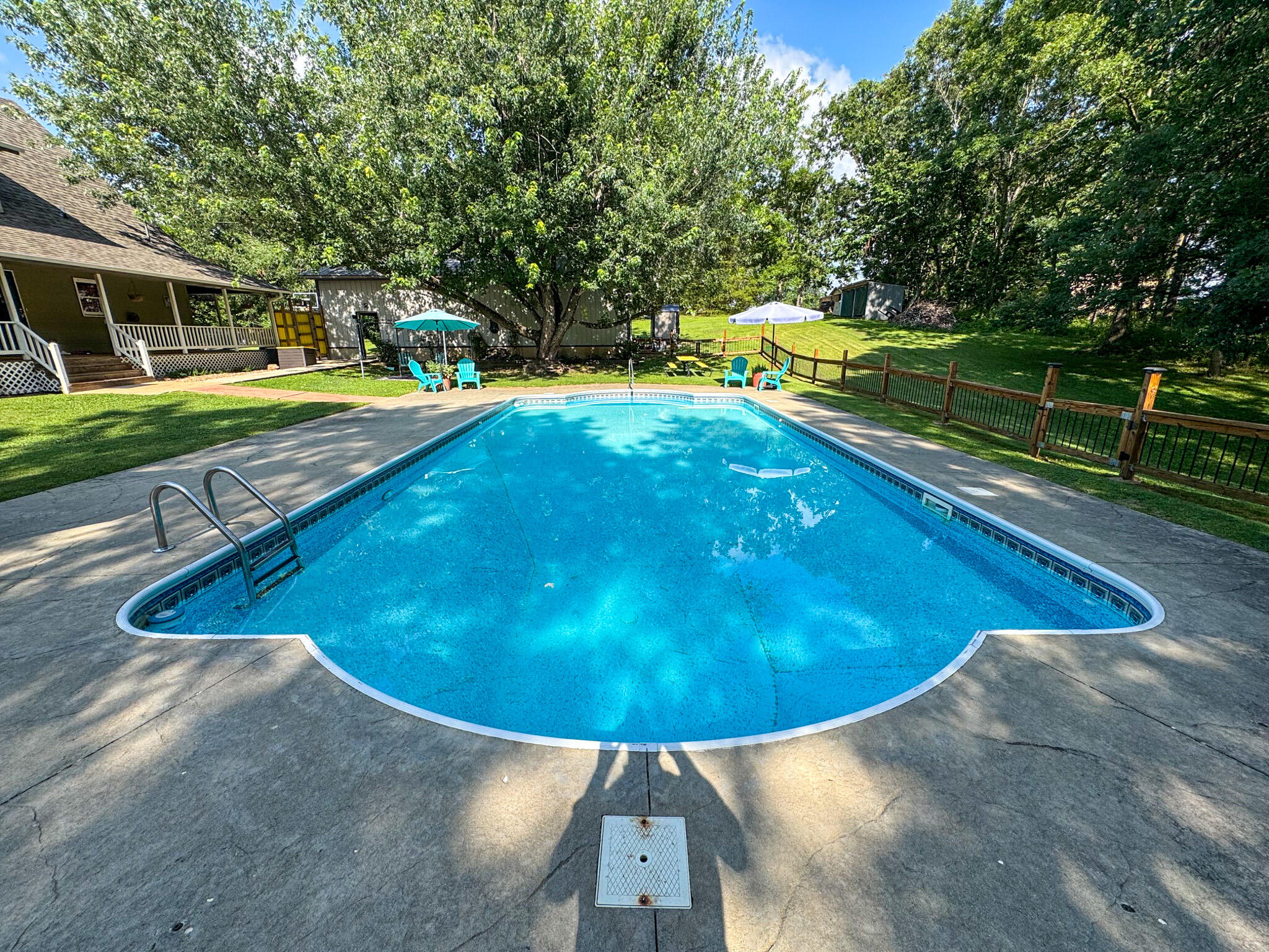 main property photo 12