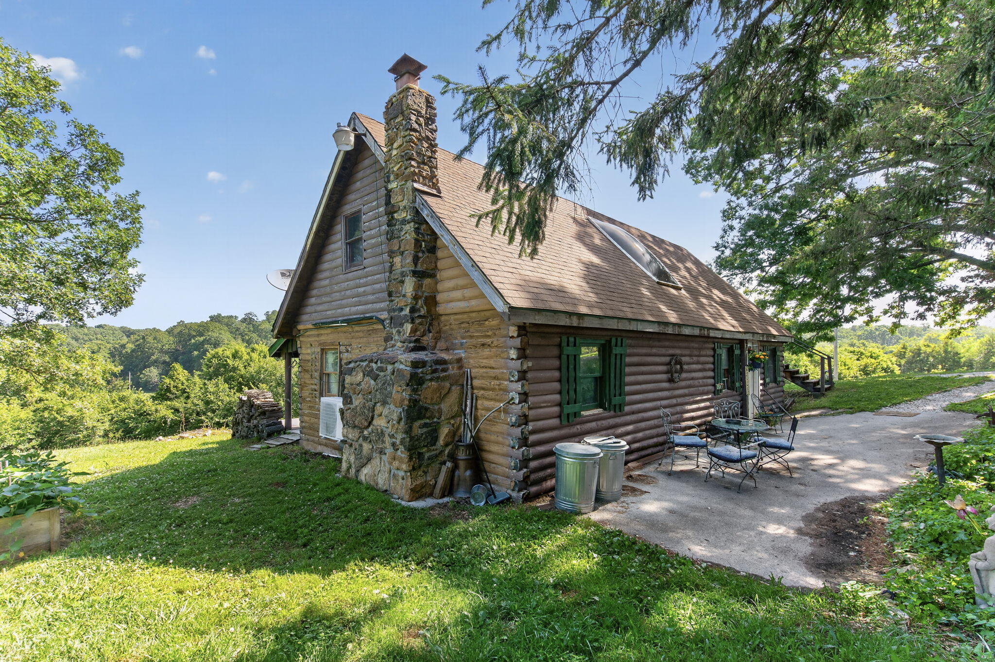 main property photo 3