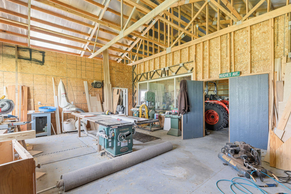 main property photo 40