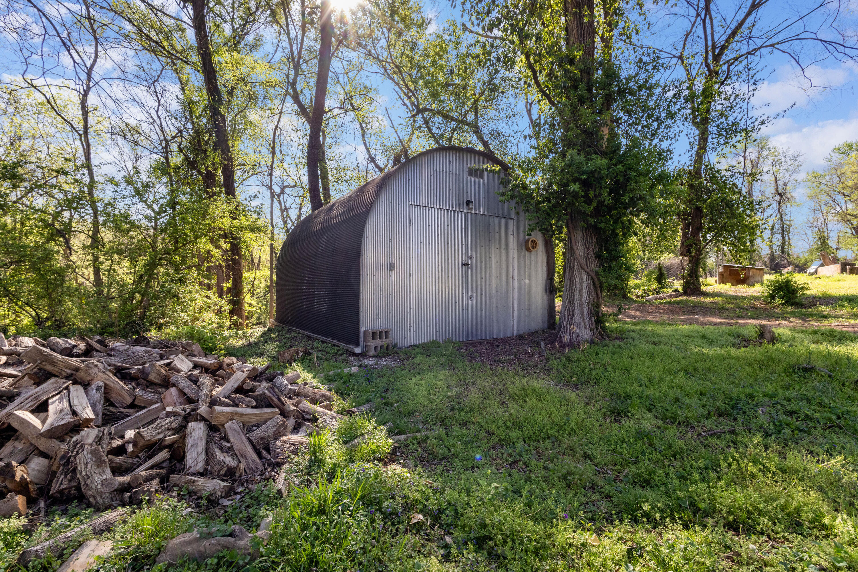main property photo 28