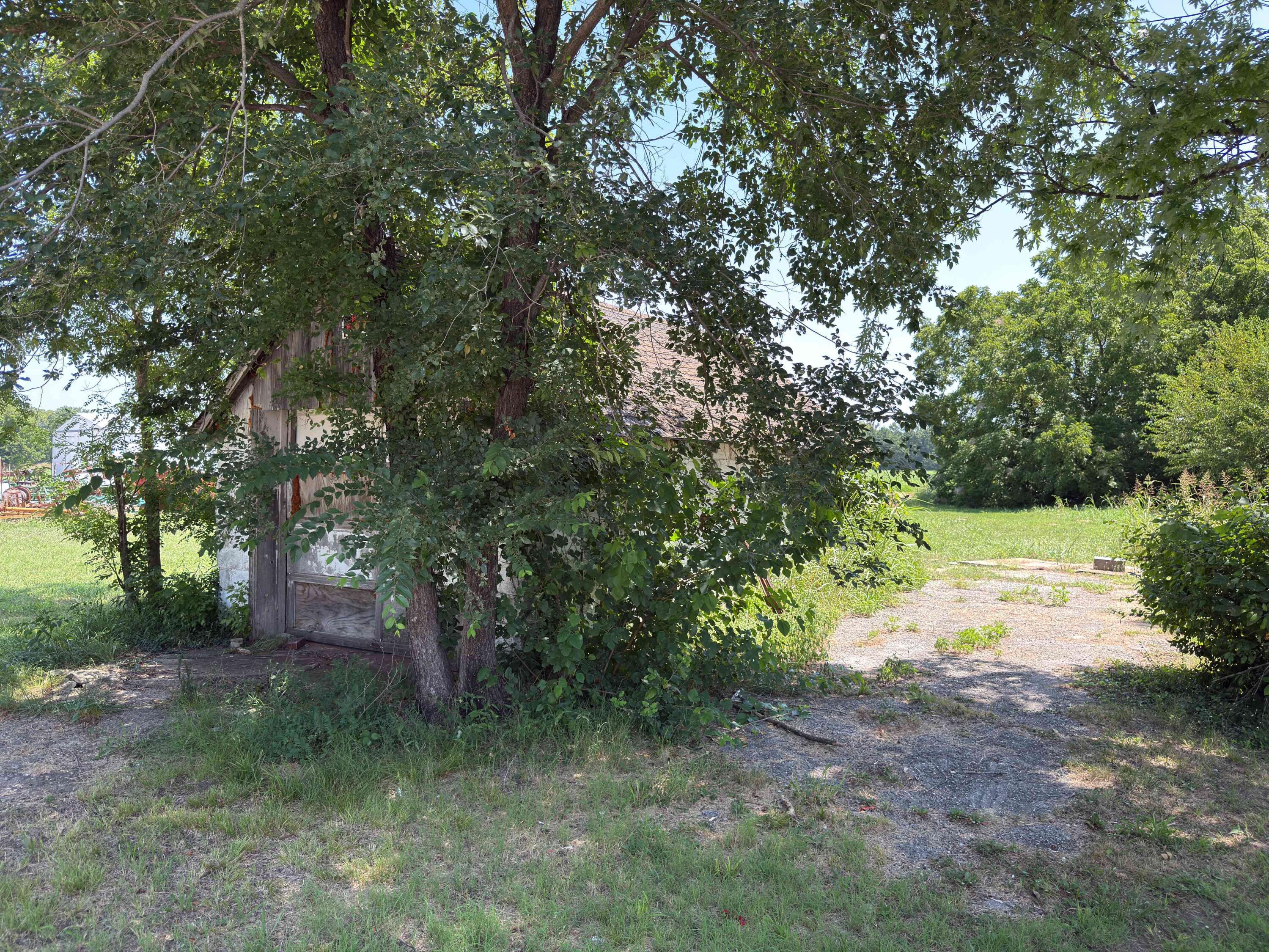 main property photo 13