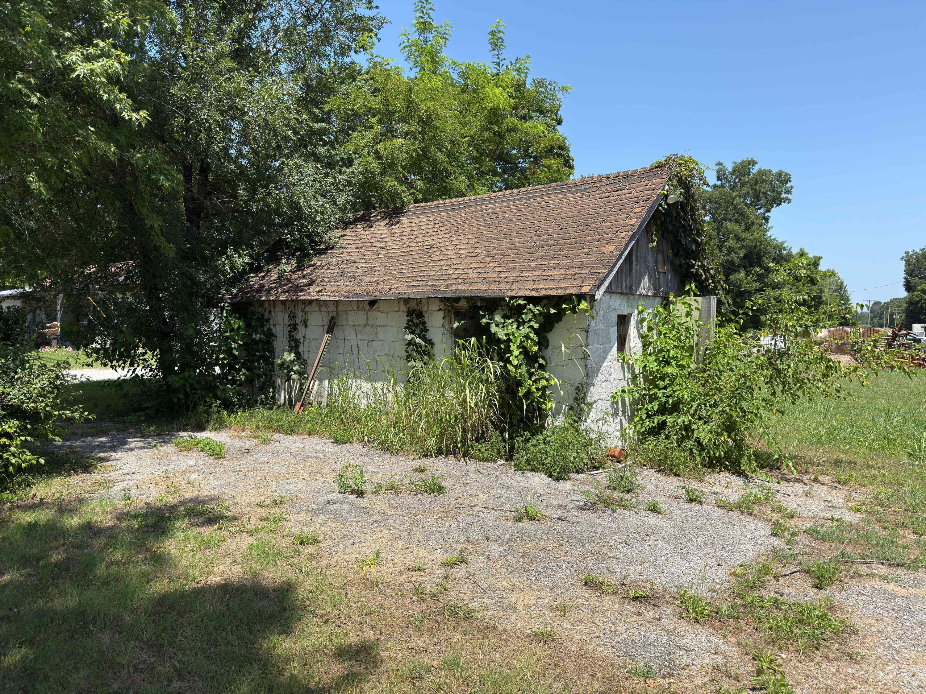 main property photo 9