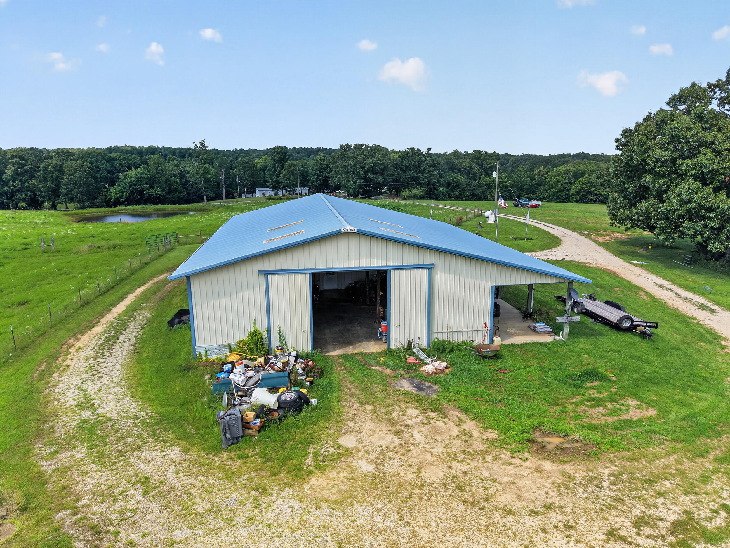 main property photo 28