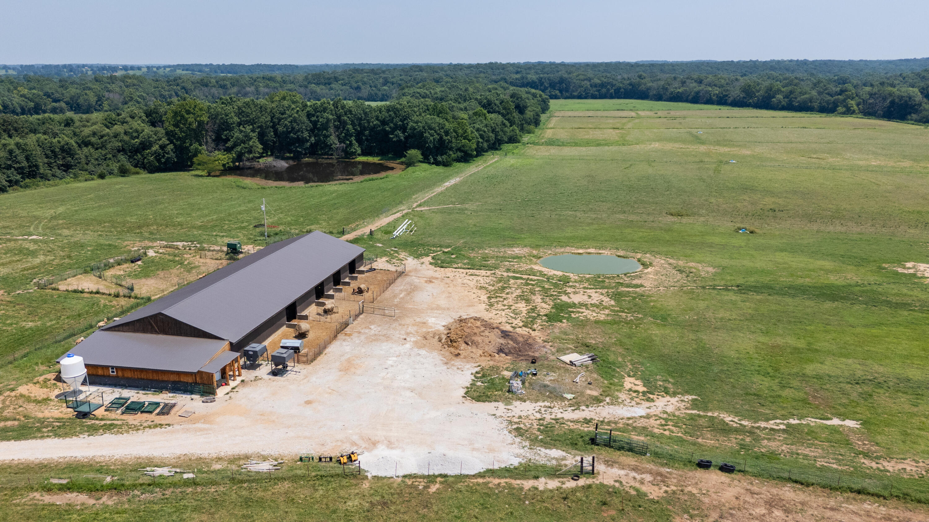 main property photo 28