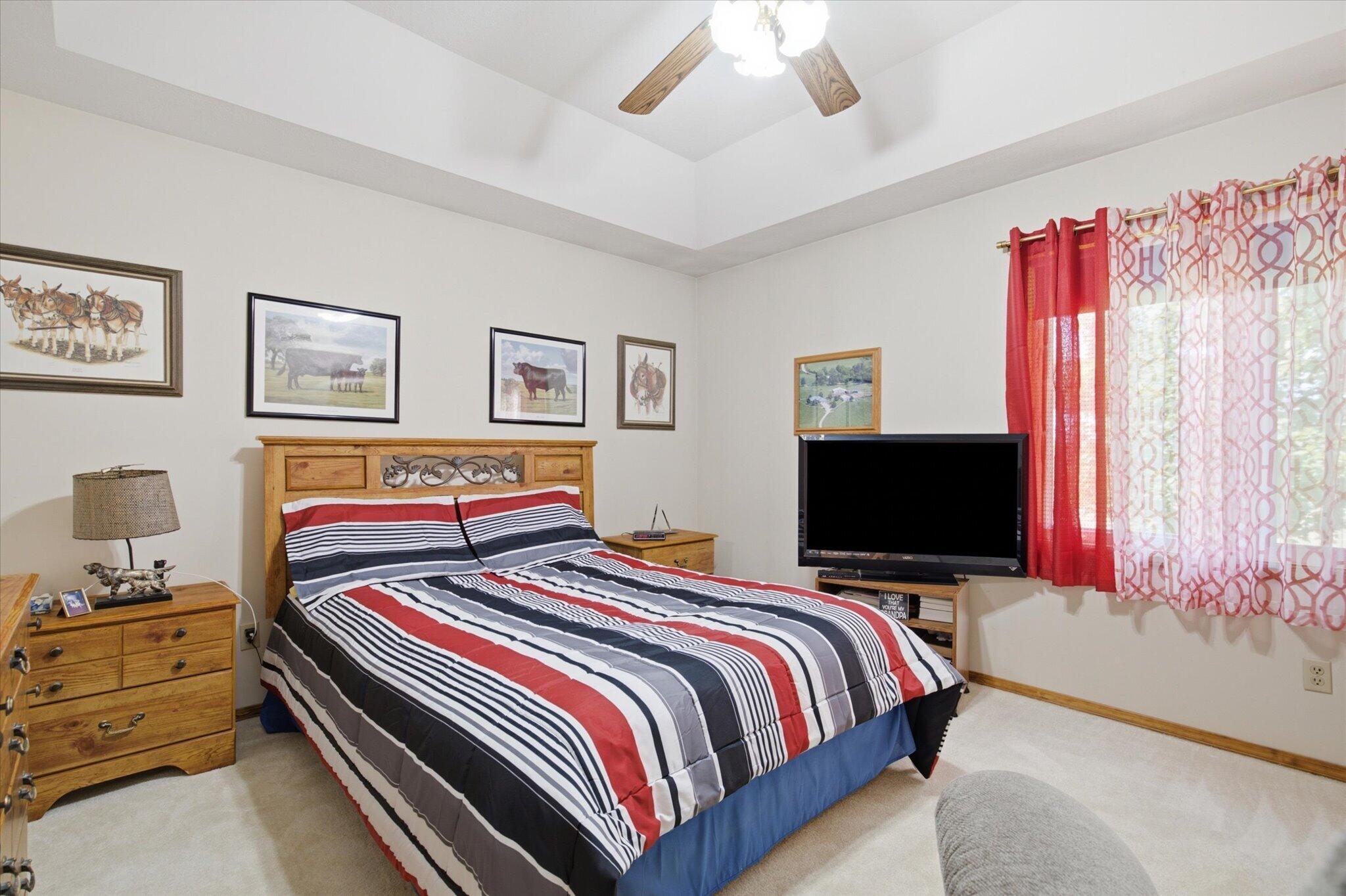 main property photo 40