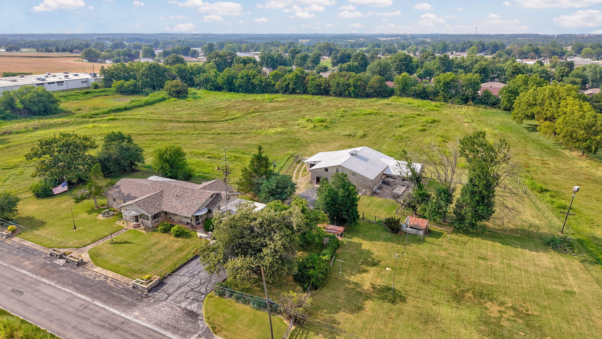 main property photo 30