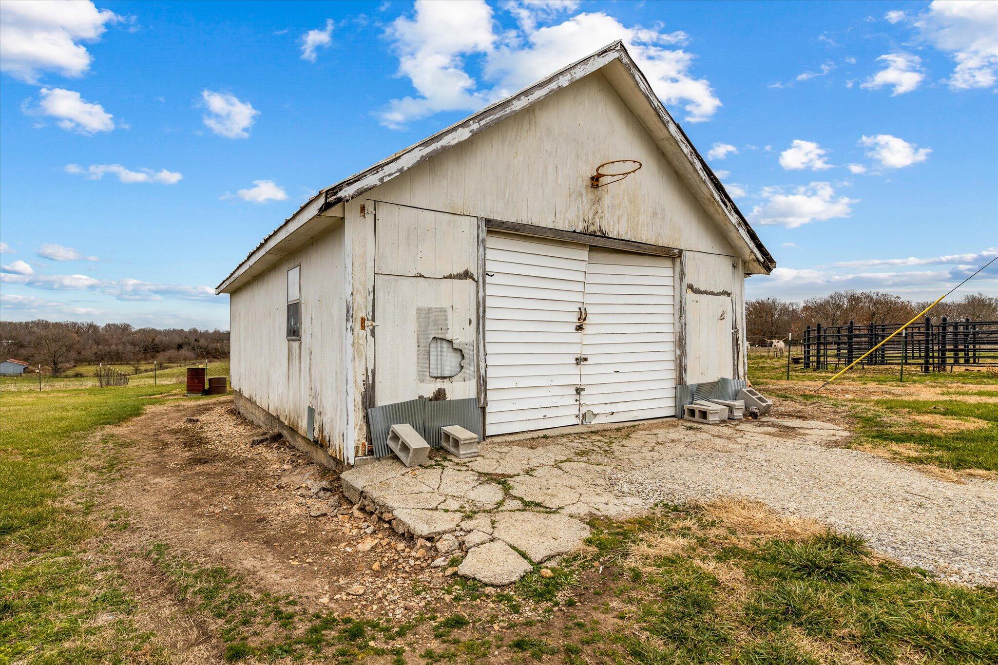 main property photo 28