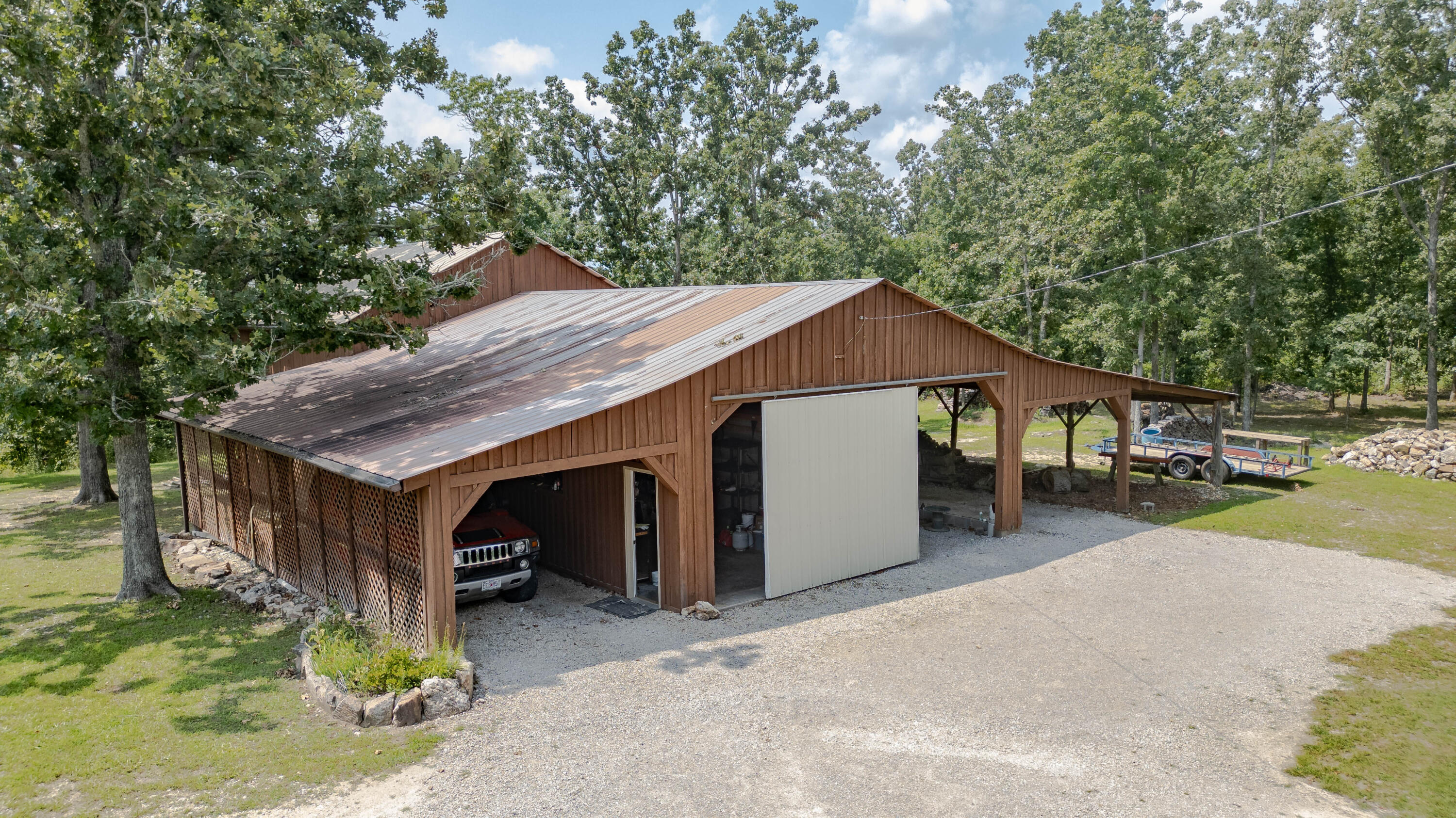 main property photo 28