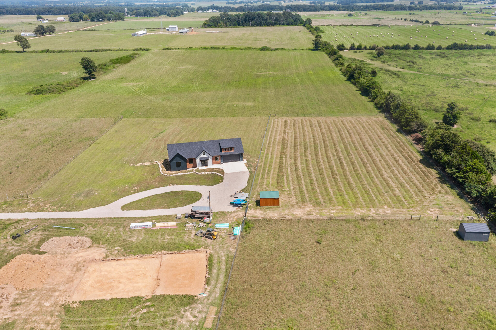 main property photo 34