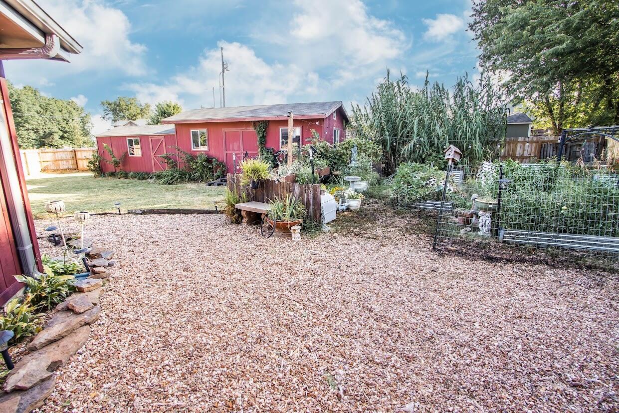 main property photo 12