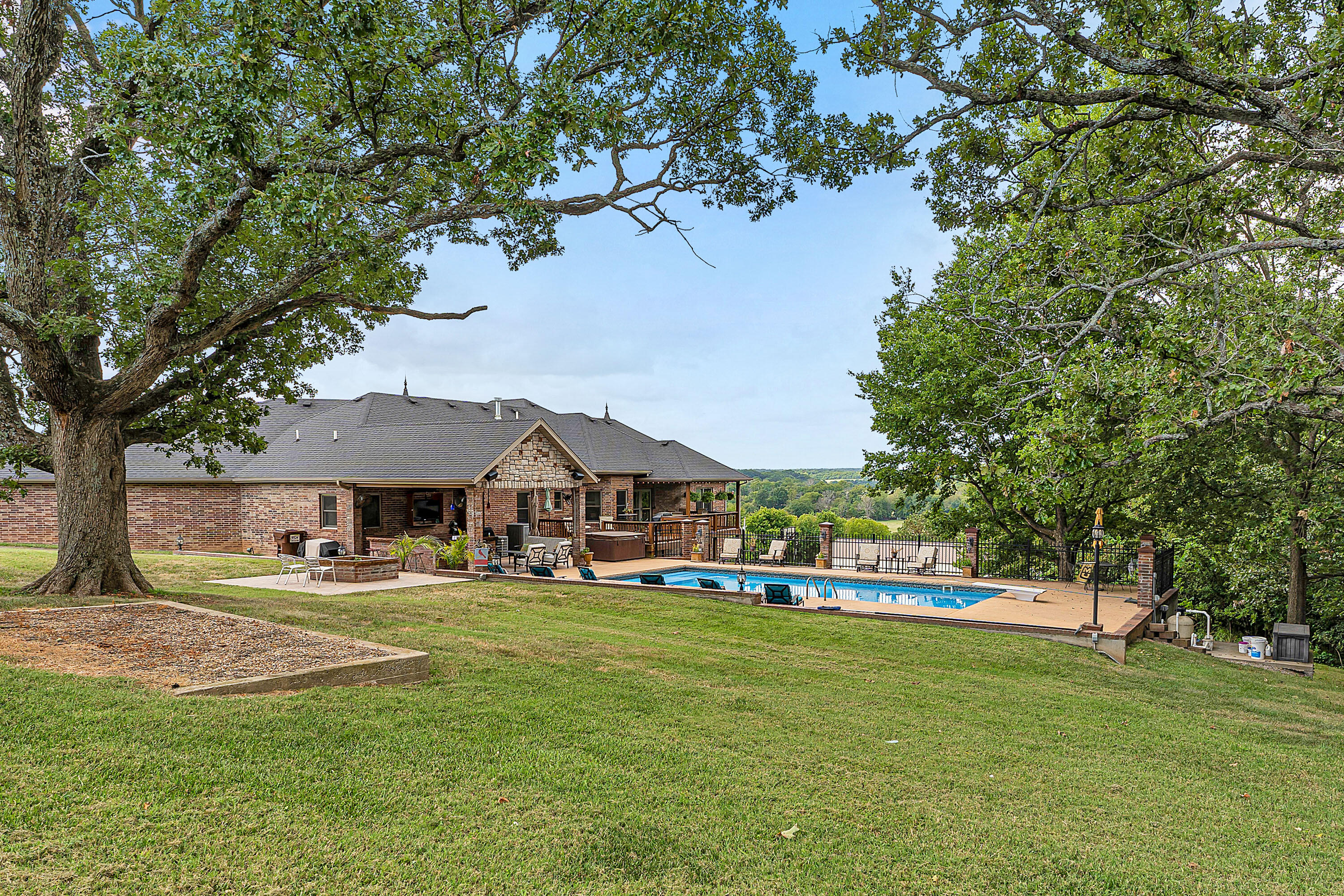 main property photo 50