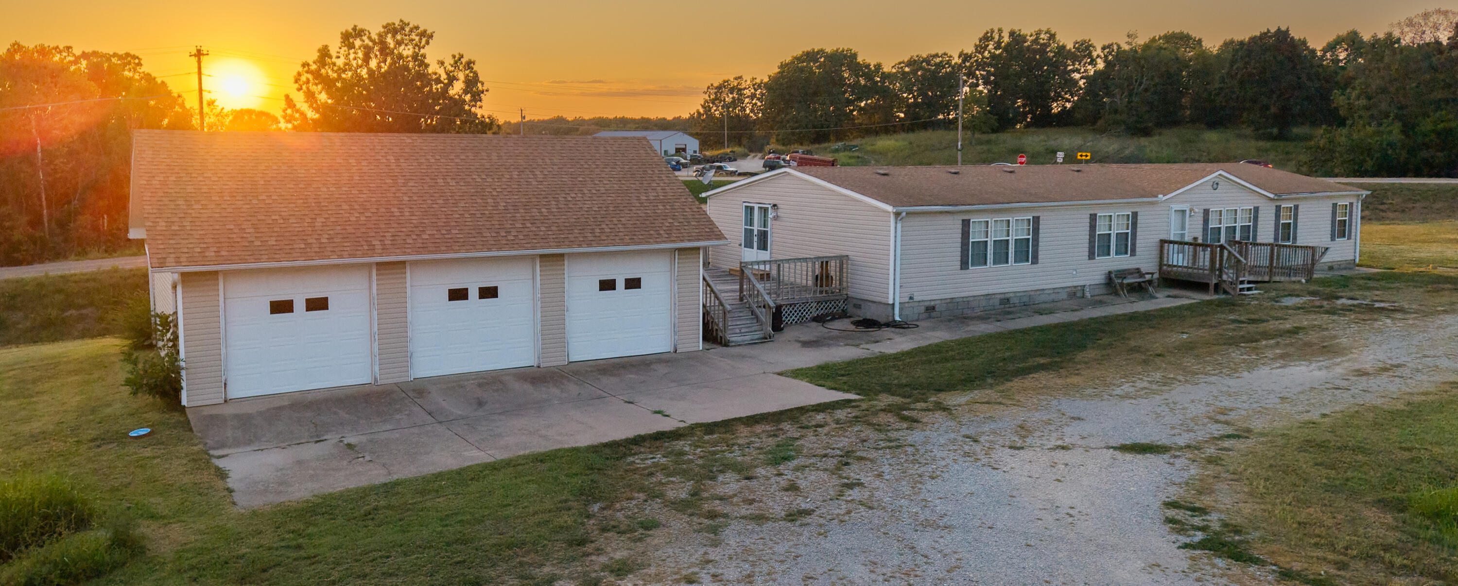 main property photo 28