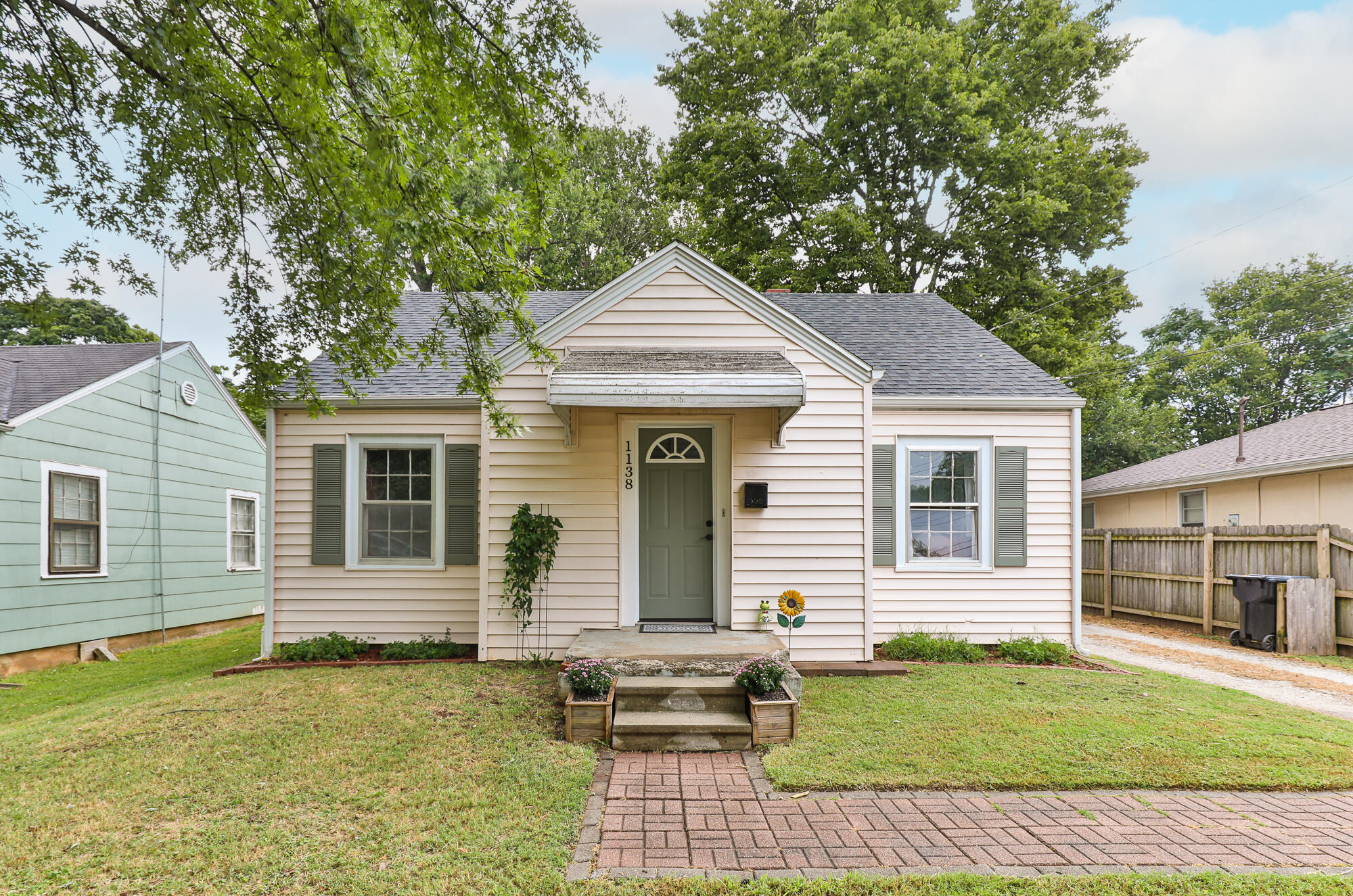 main property photo 0