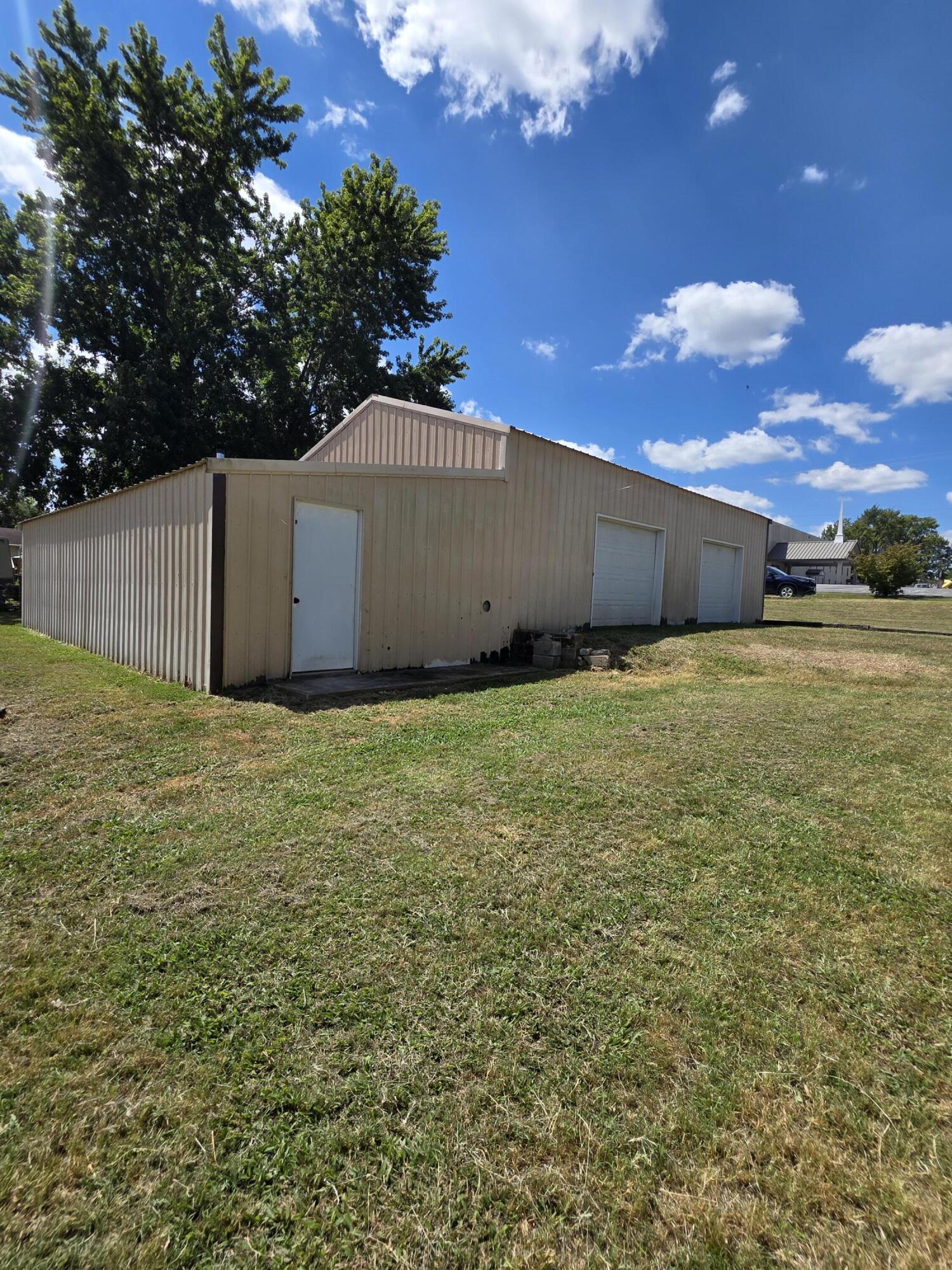 main property photo 16