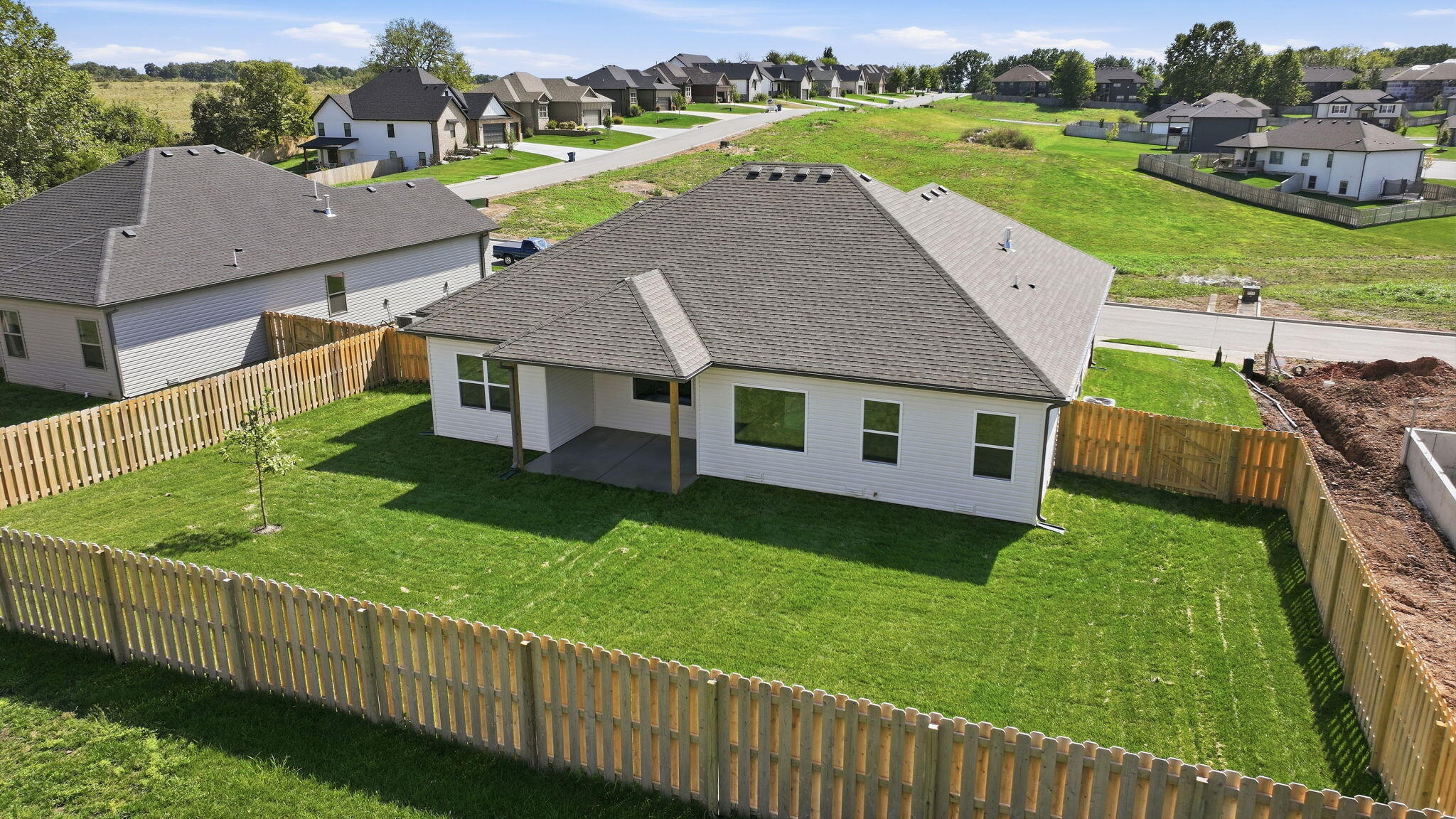 main property photo 33