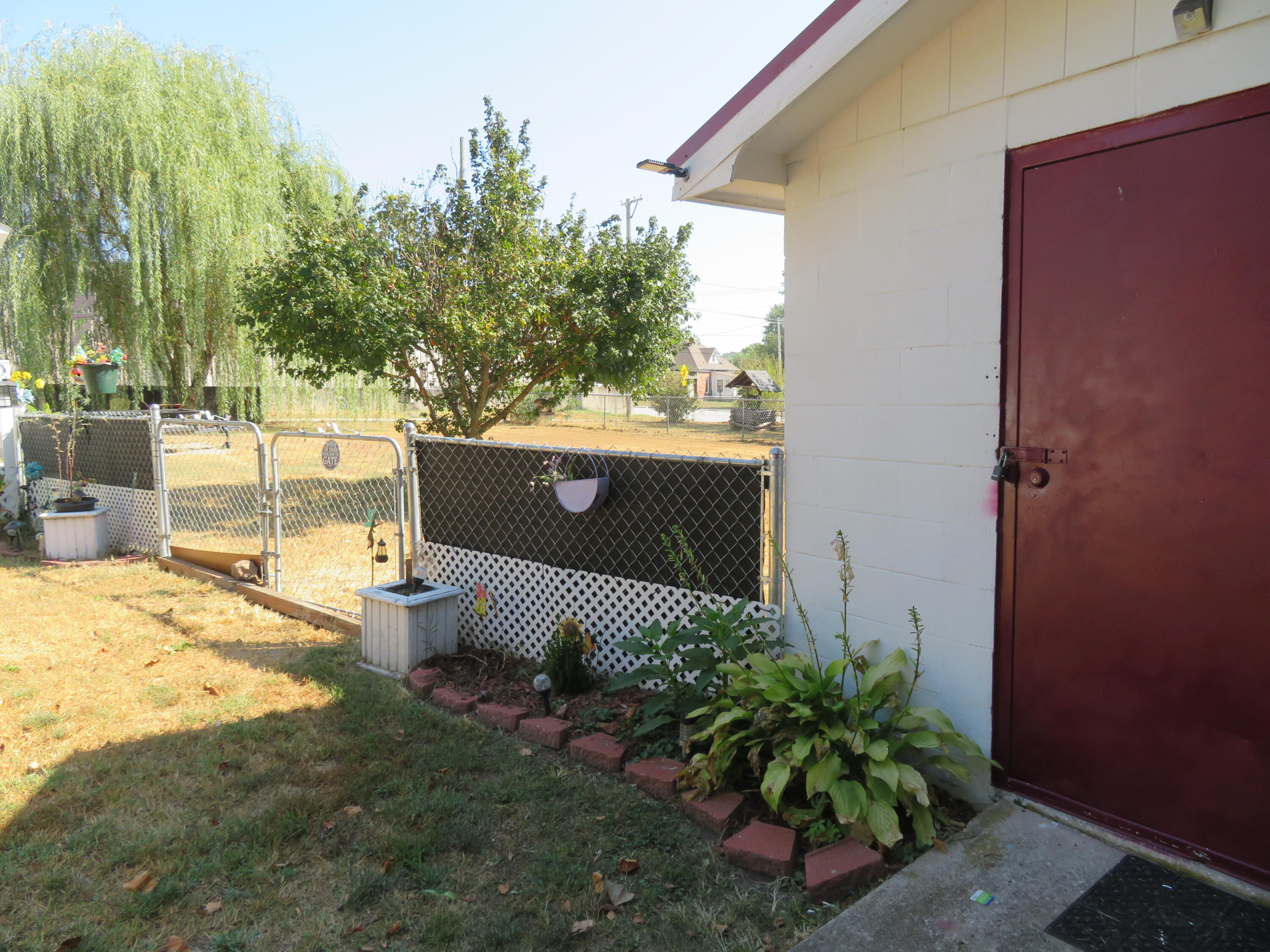 main property photo 37