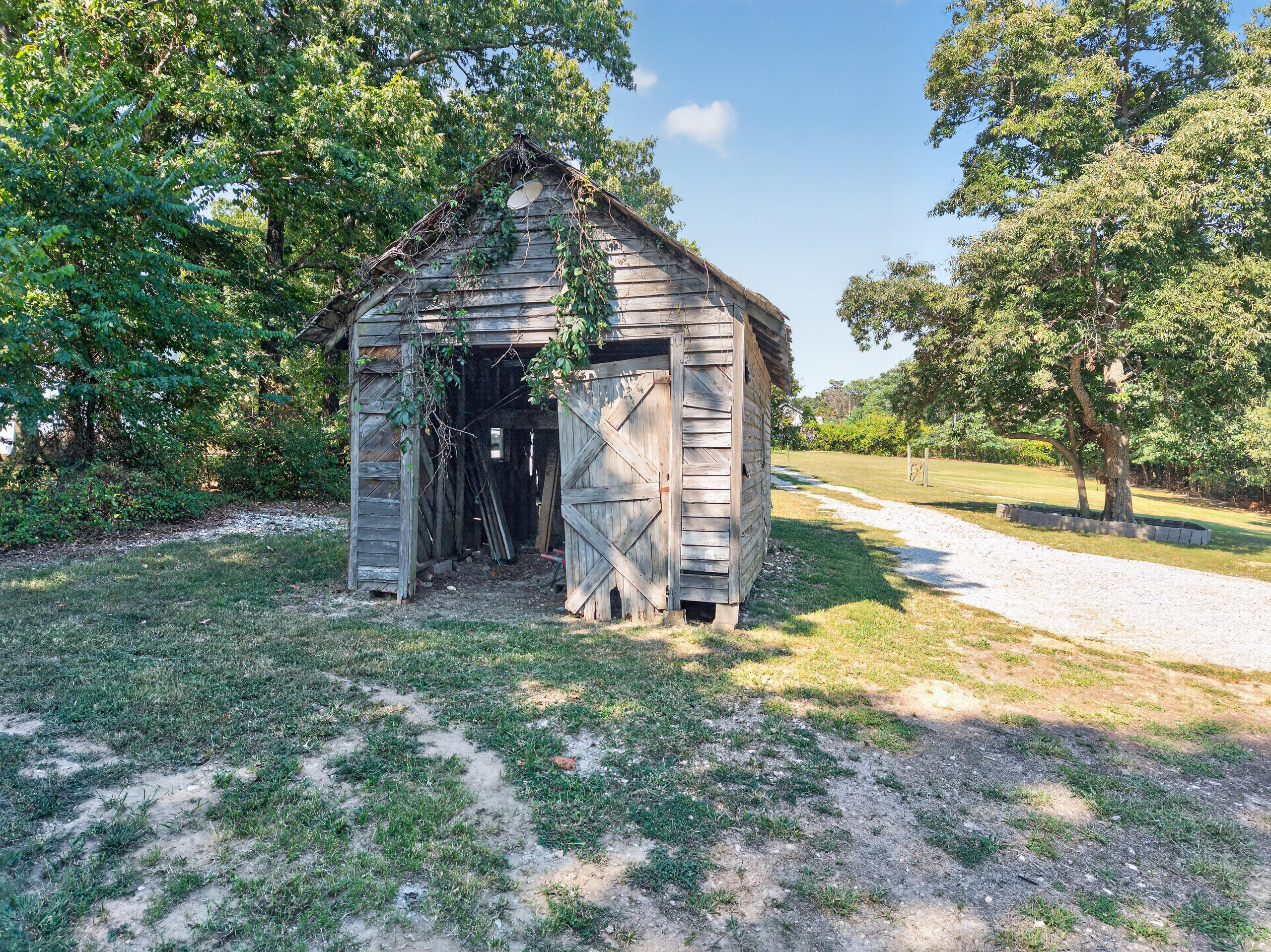 main property photo 50