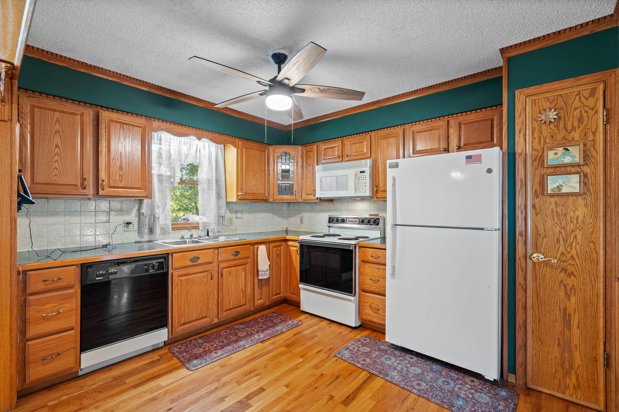 main property photo 9