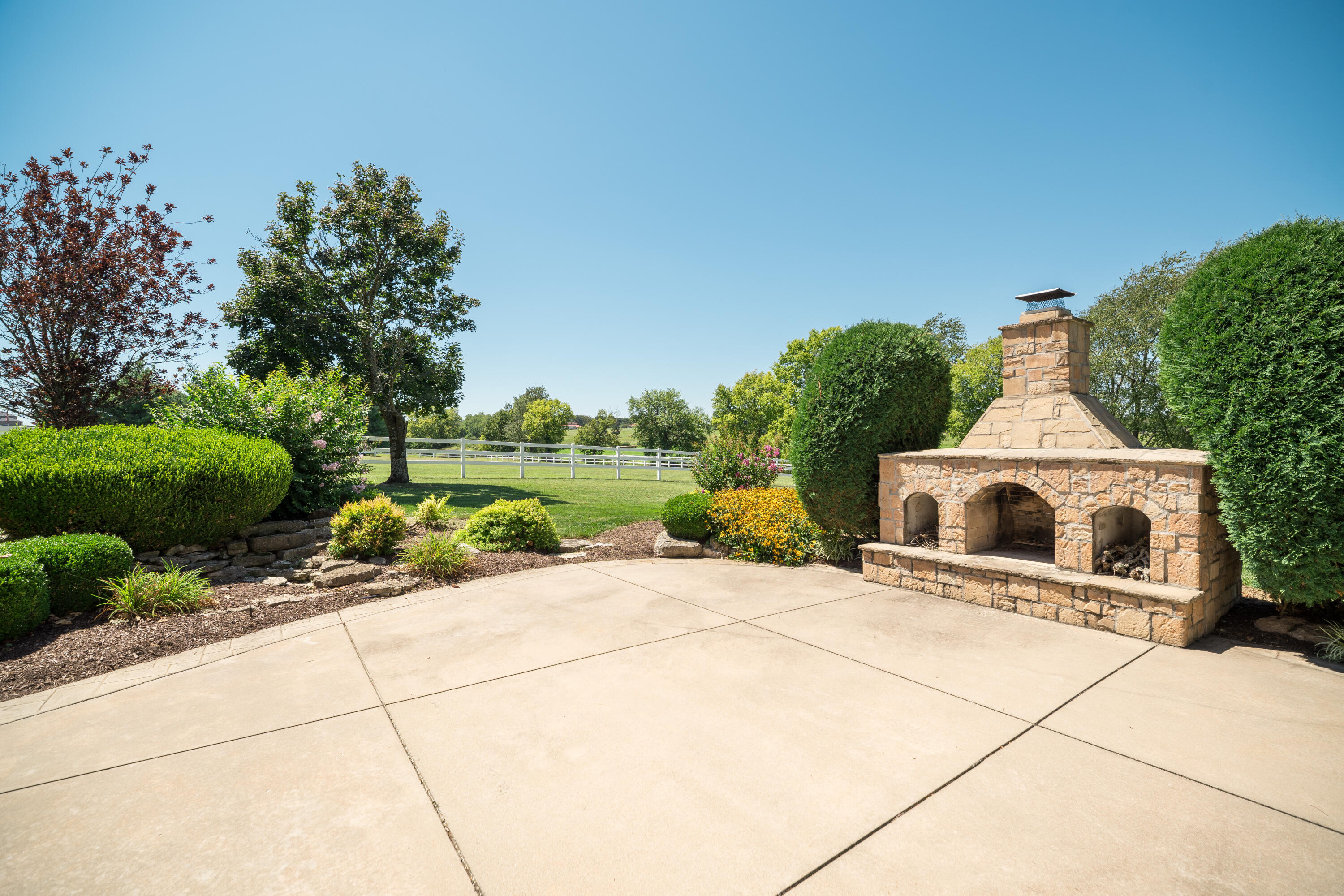 main property photo 10
