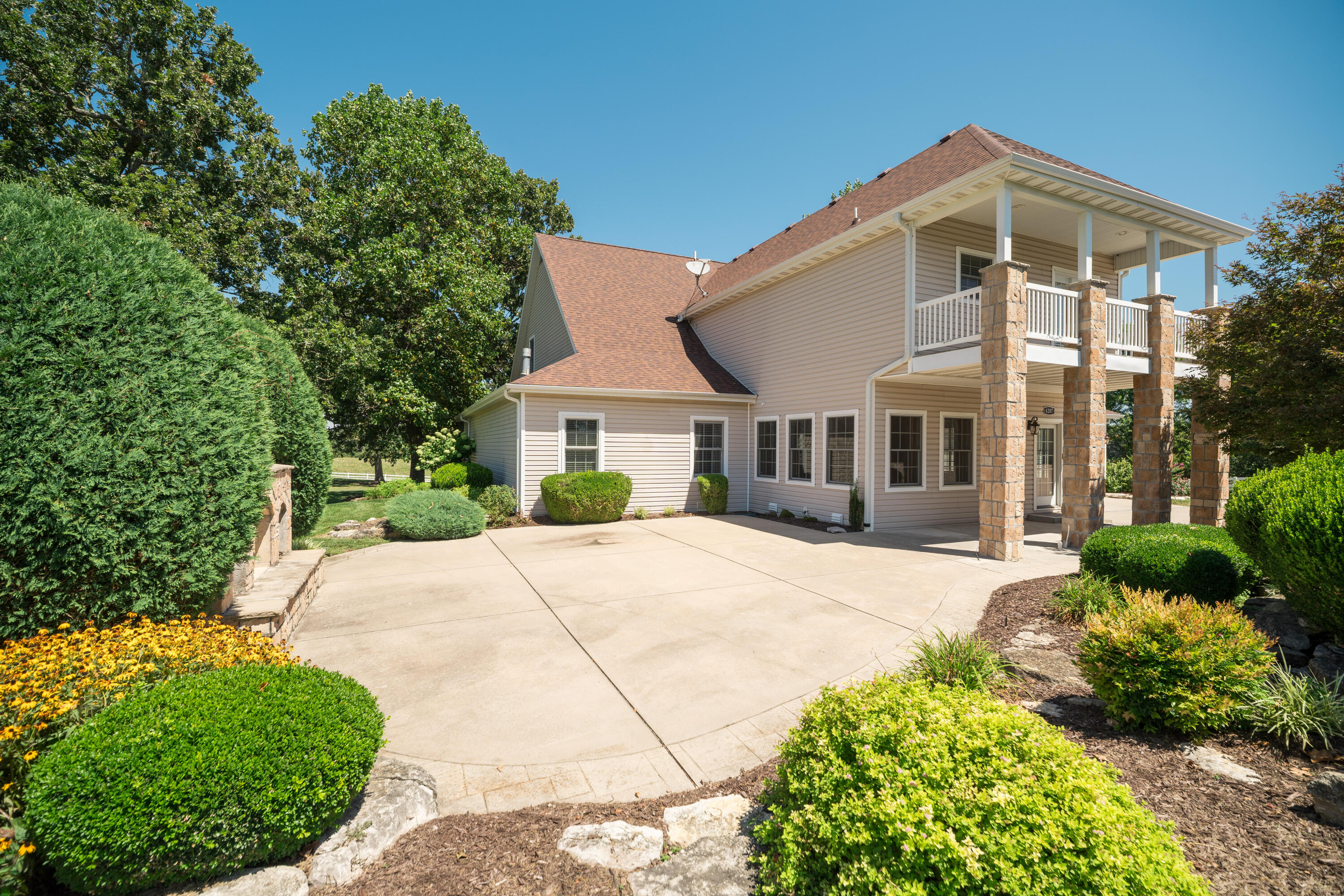 main property photo 11