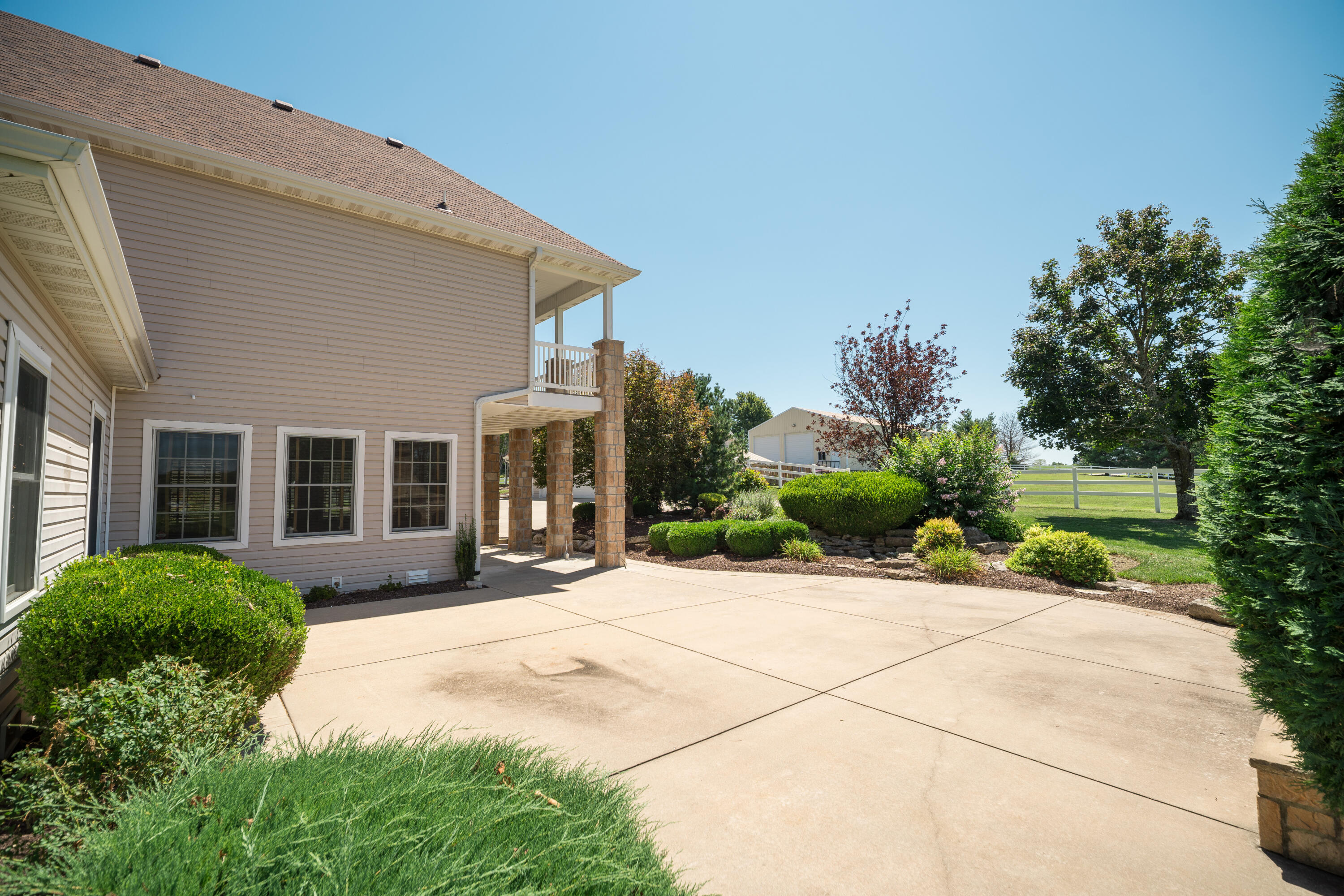 main property photo 12