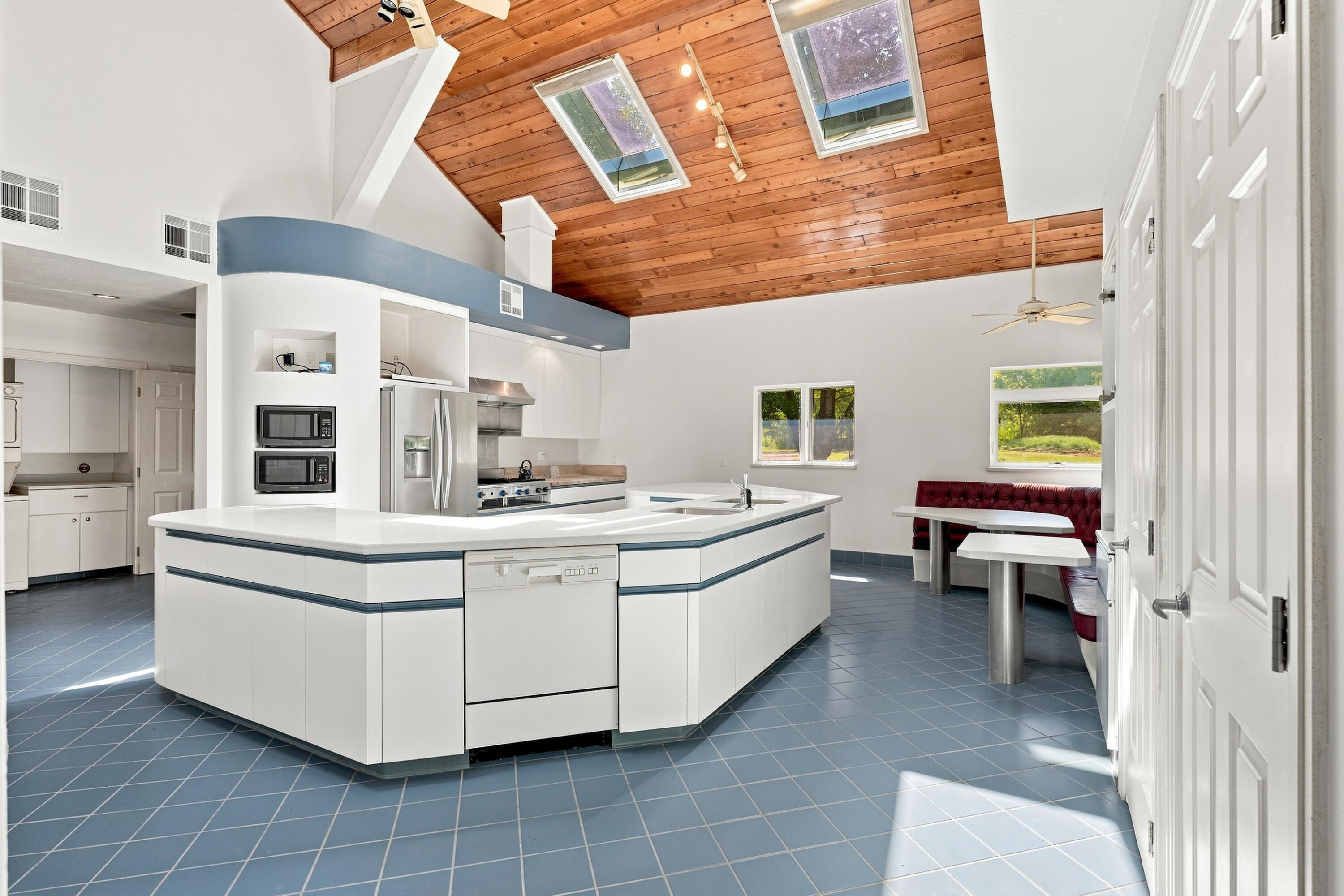 main property photo 78