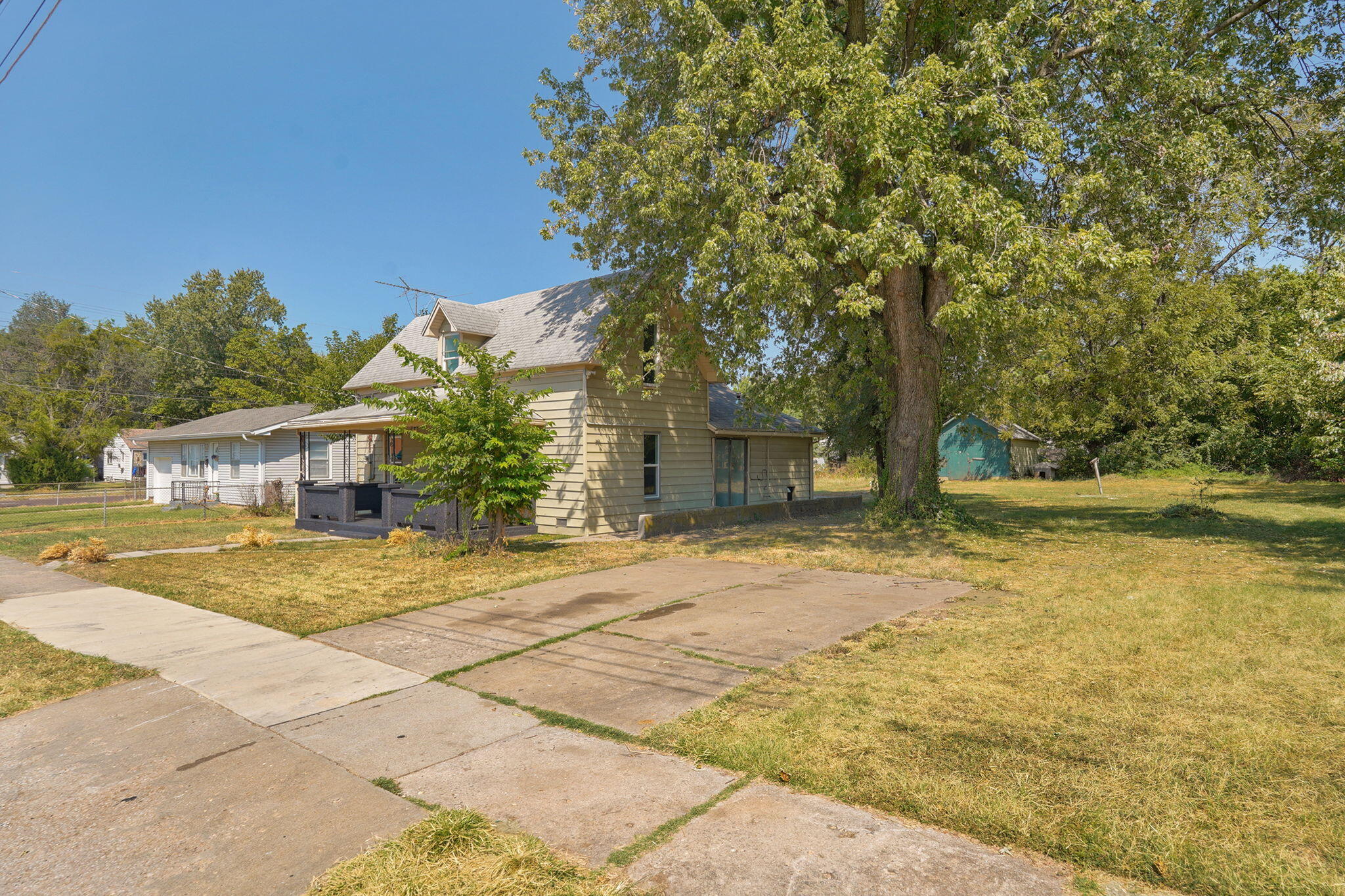 main property photo 32