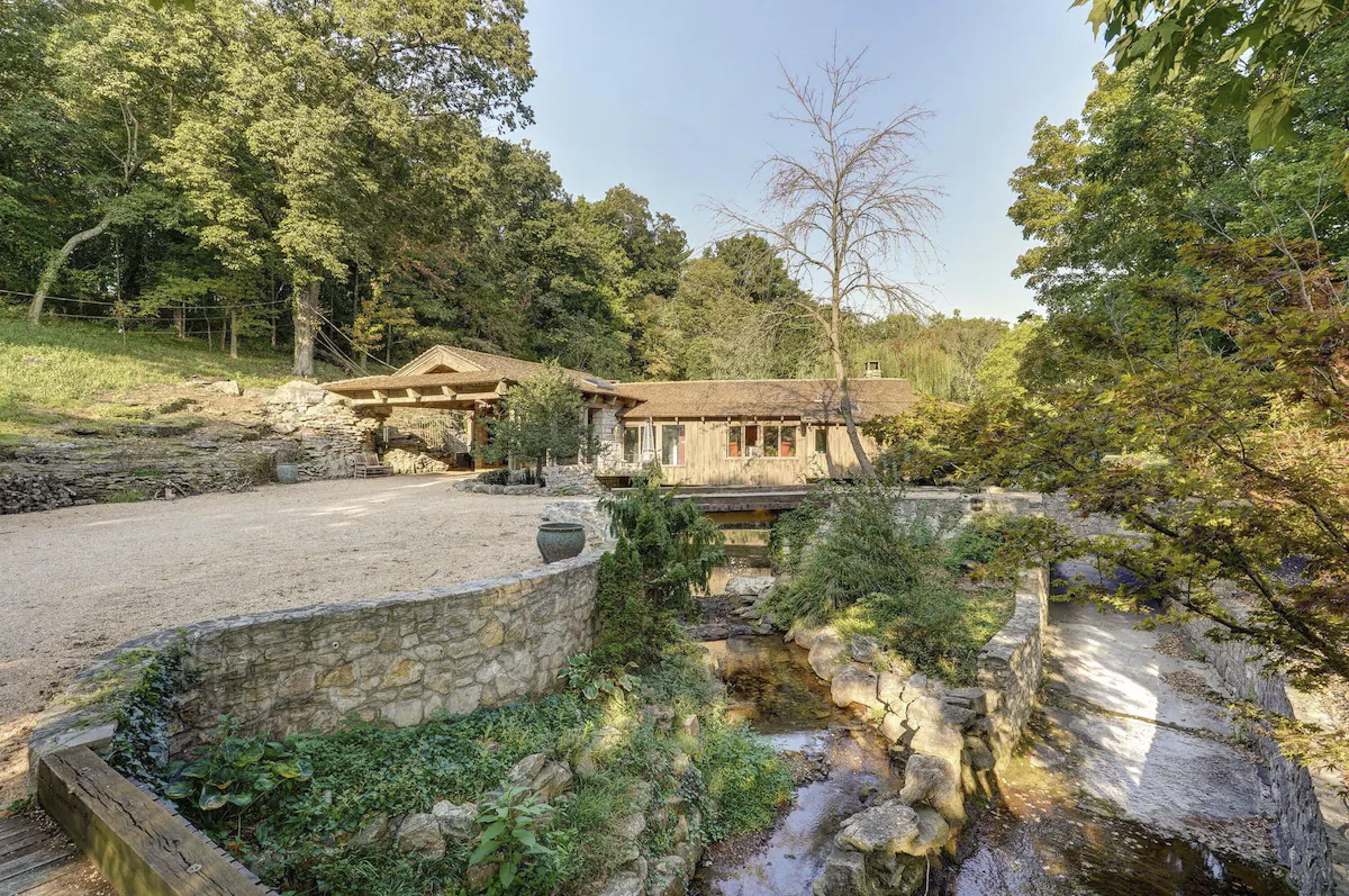 main property photo 7