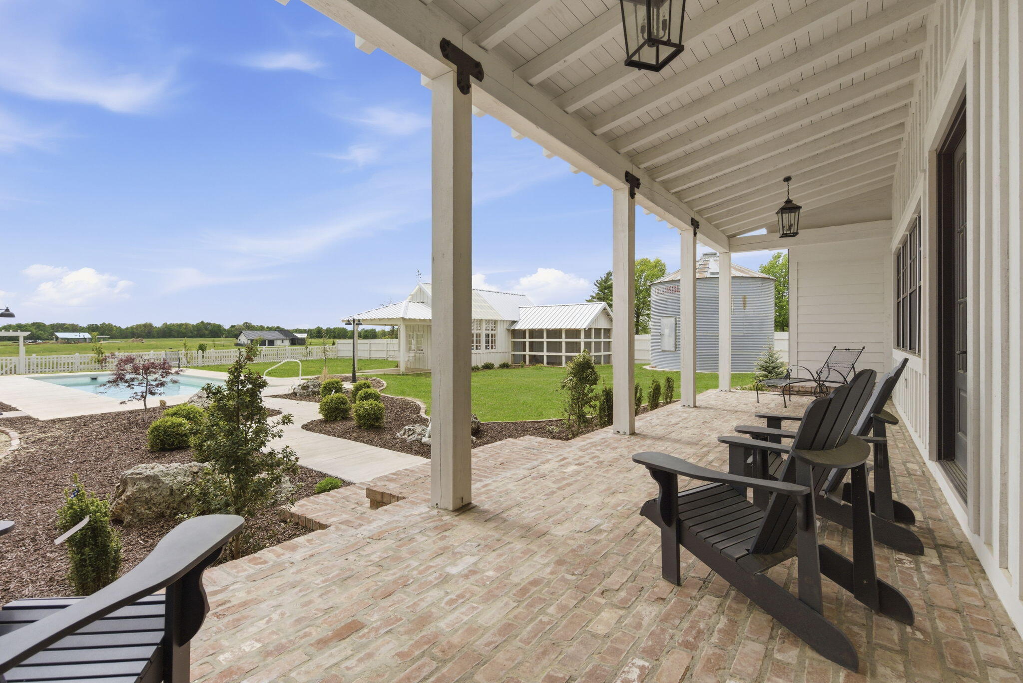 main property photo 45