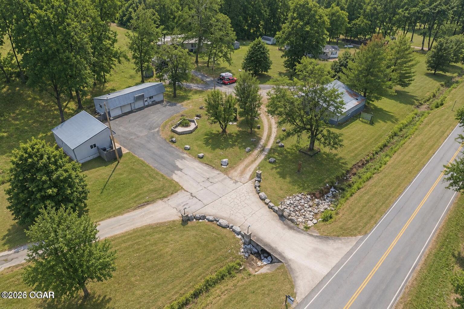 main property photo 28