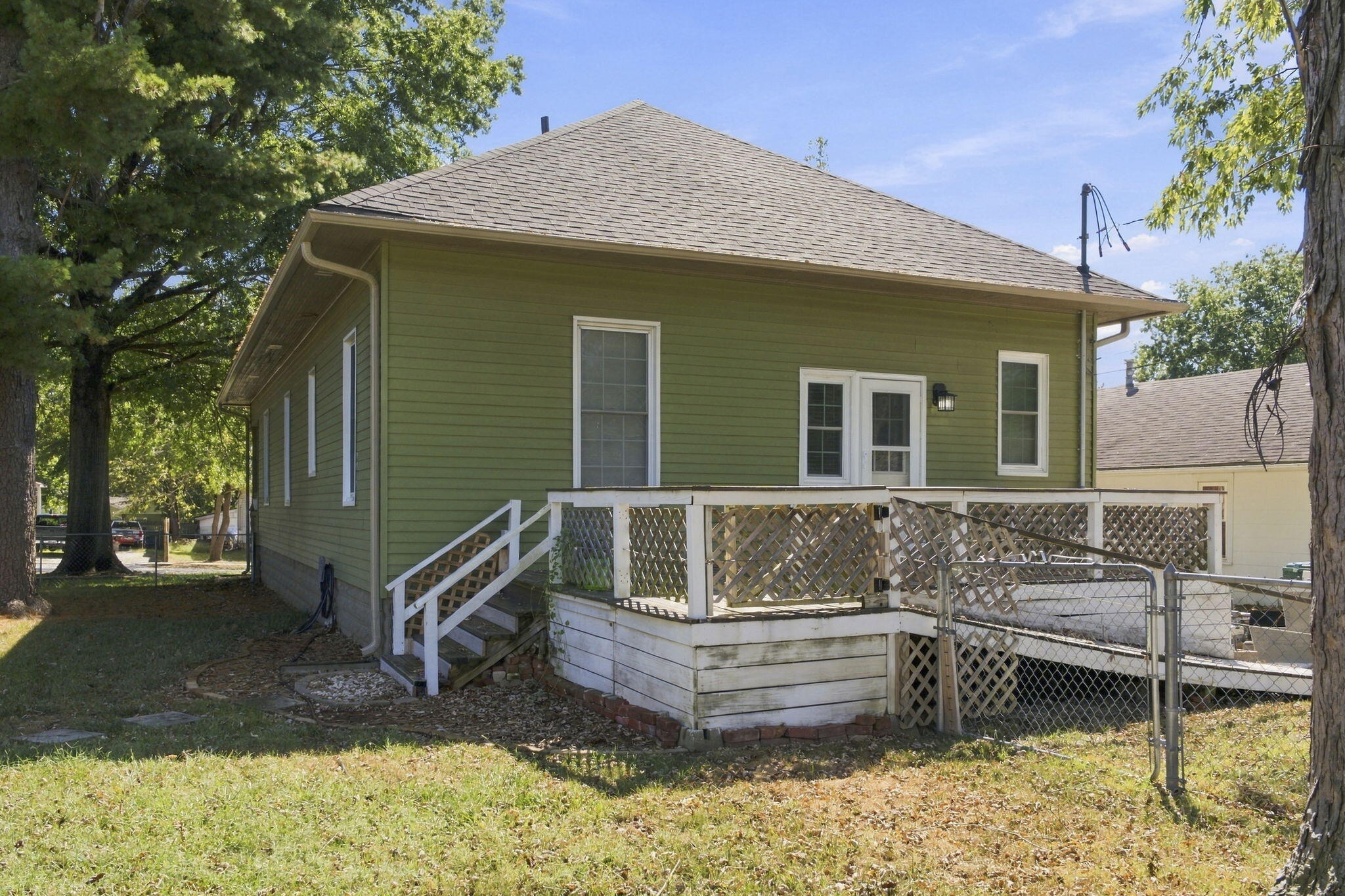 main property photo 28