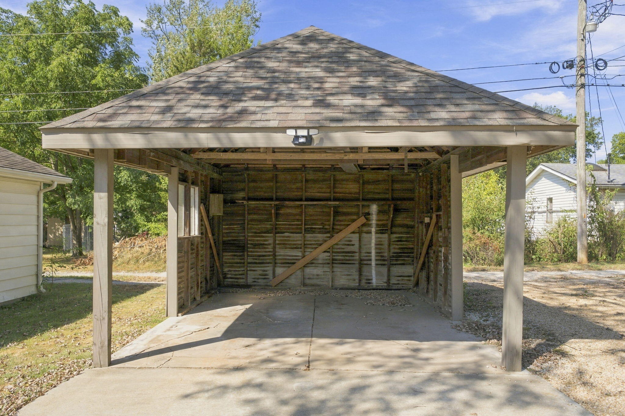 main property photo 30