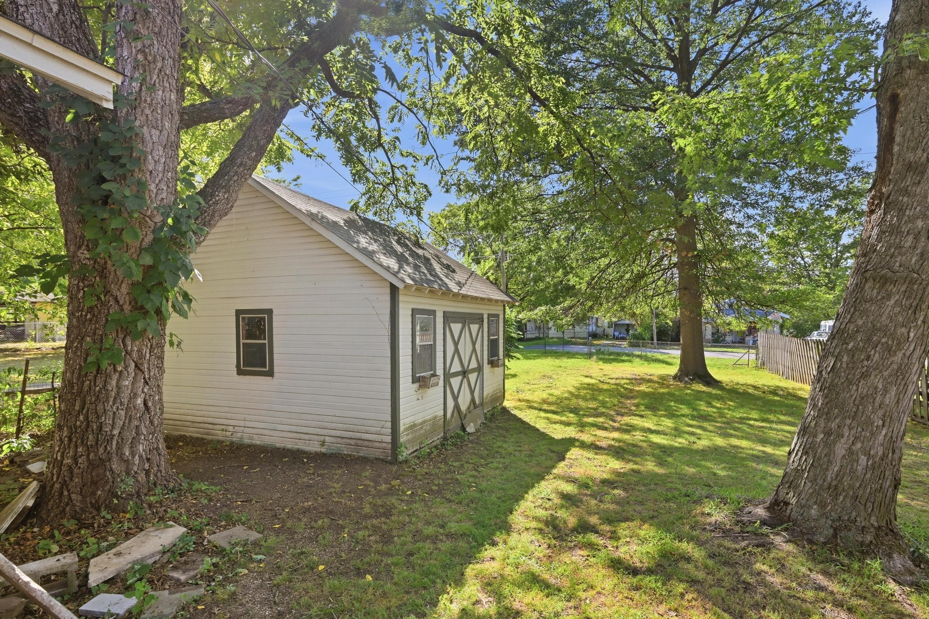 main property photo 41
