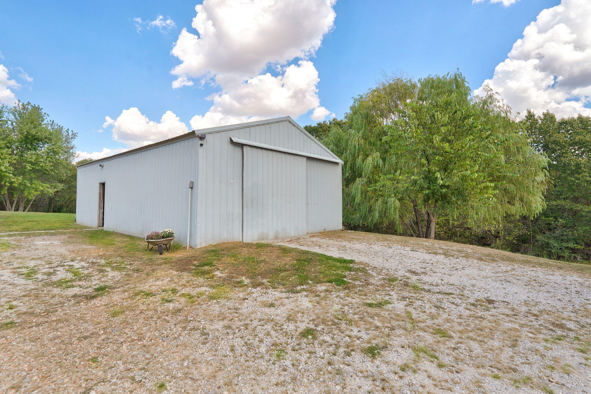 main property photo 25